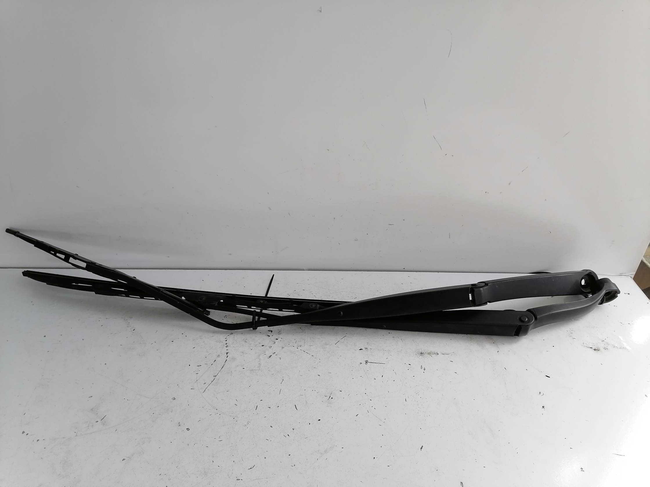 Braccio tergiparabrezza sx.