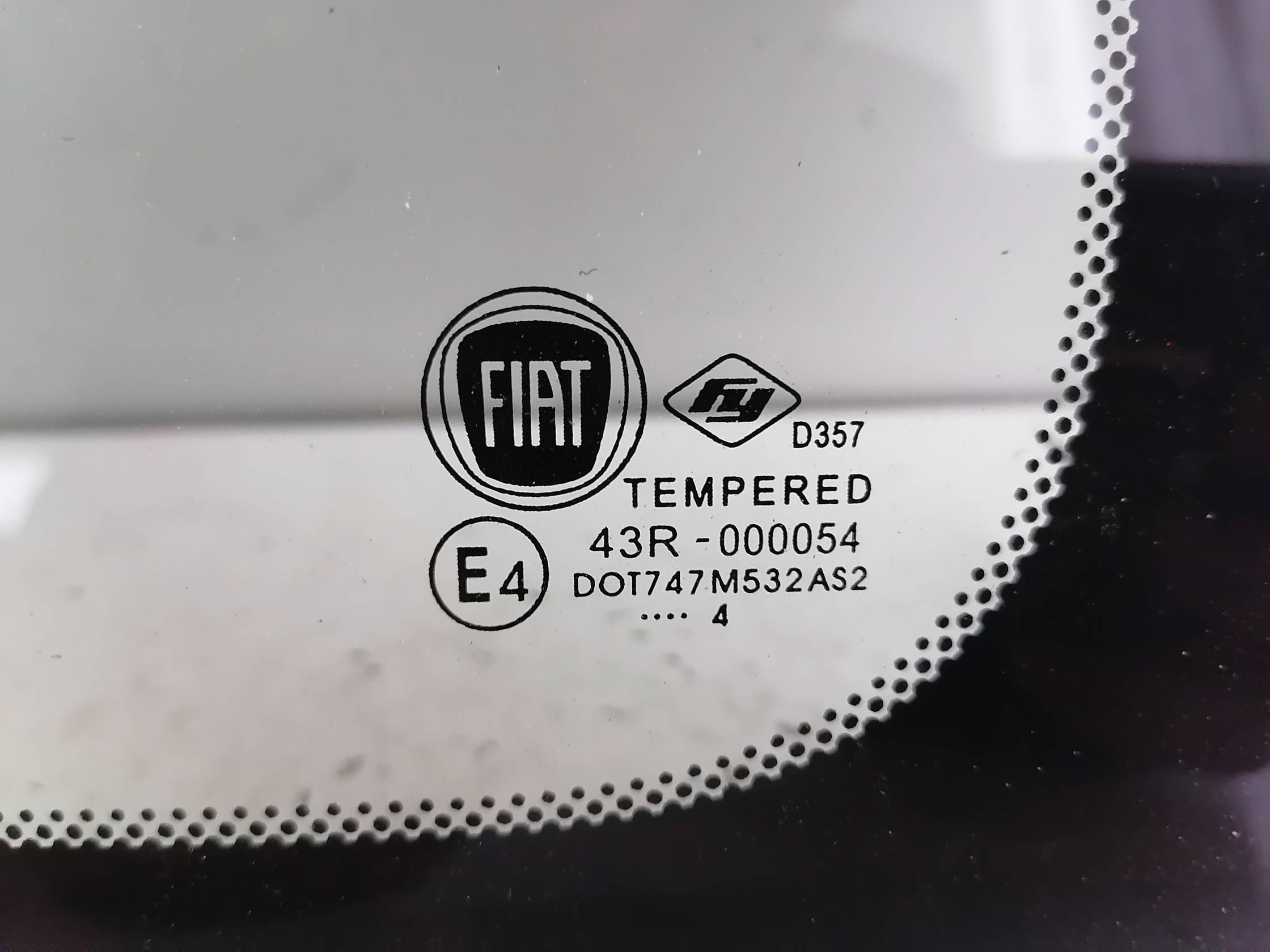 Fisso parafango post. dx.