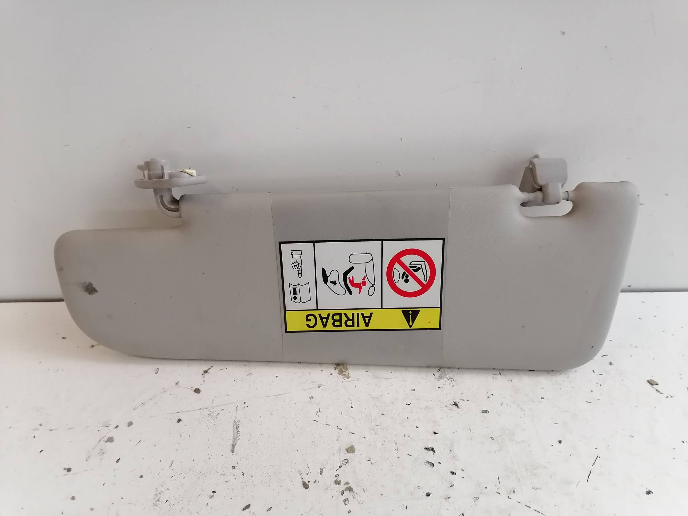 Aletta parasole parabrezza dx.