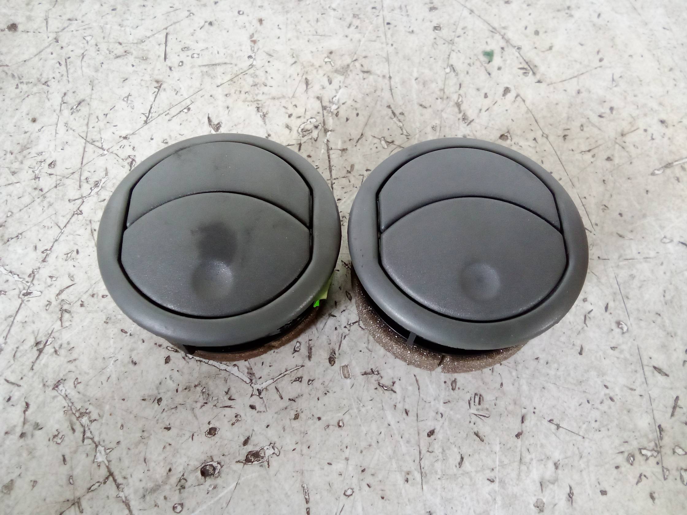 Bocchetta aria lat. cruscotto sx.