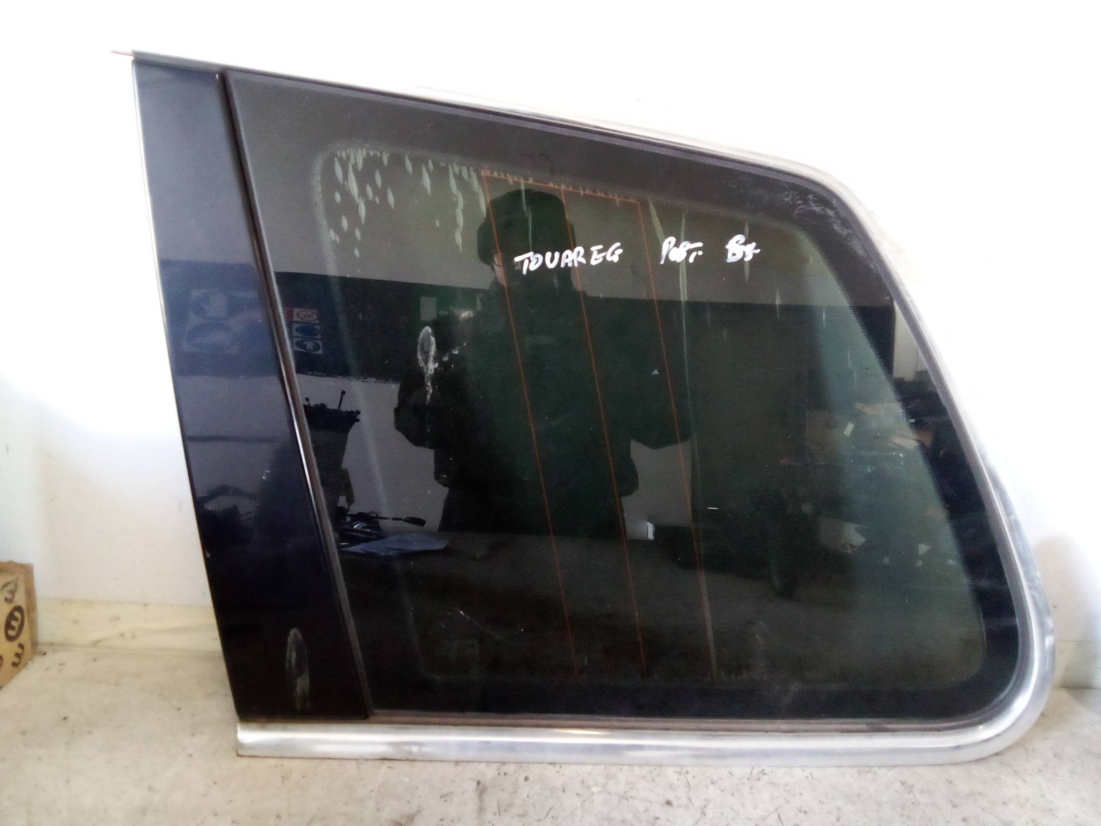 Fisso parafango post. sx.