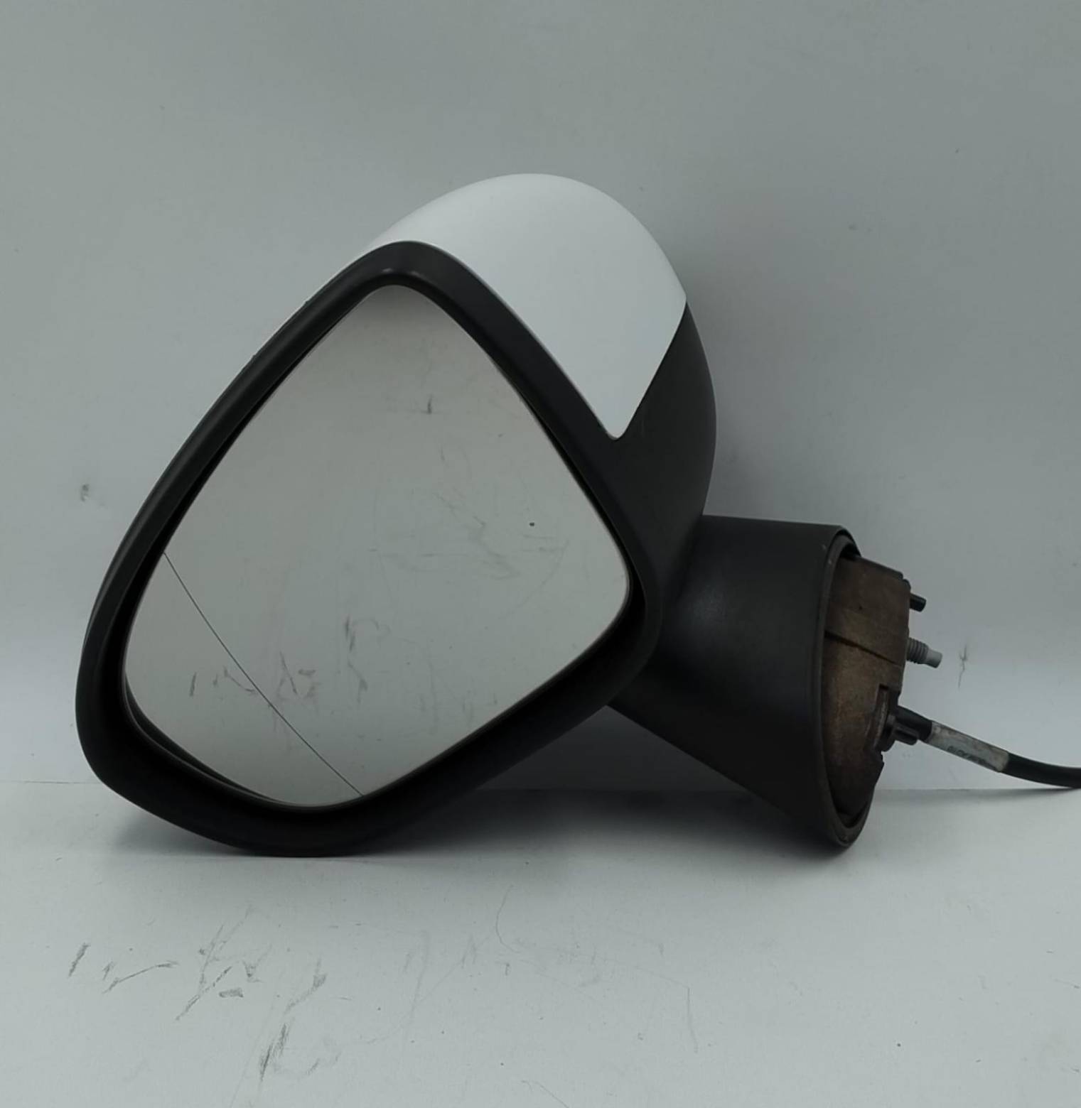 Specchietto retrovisore sx.