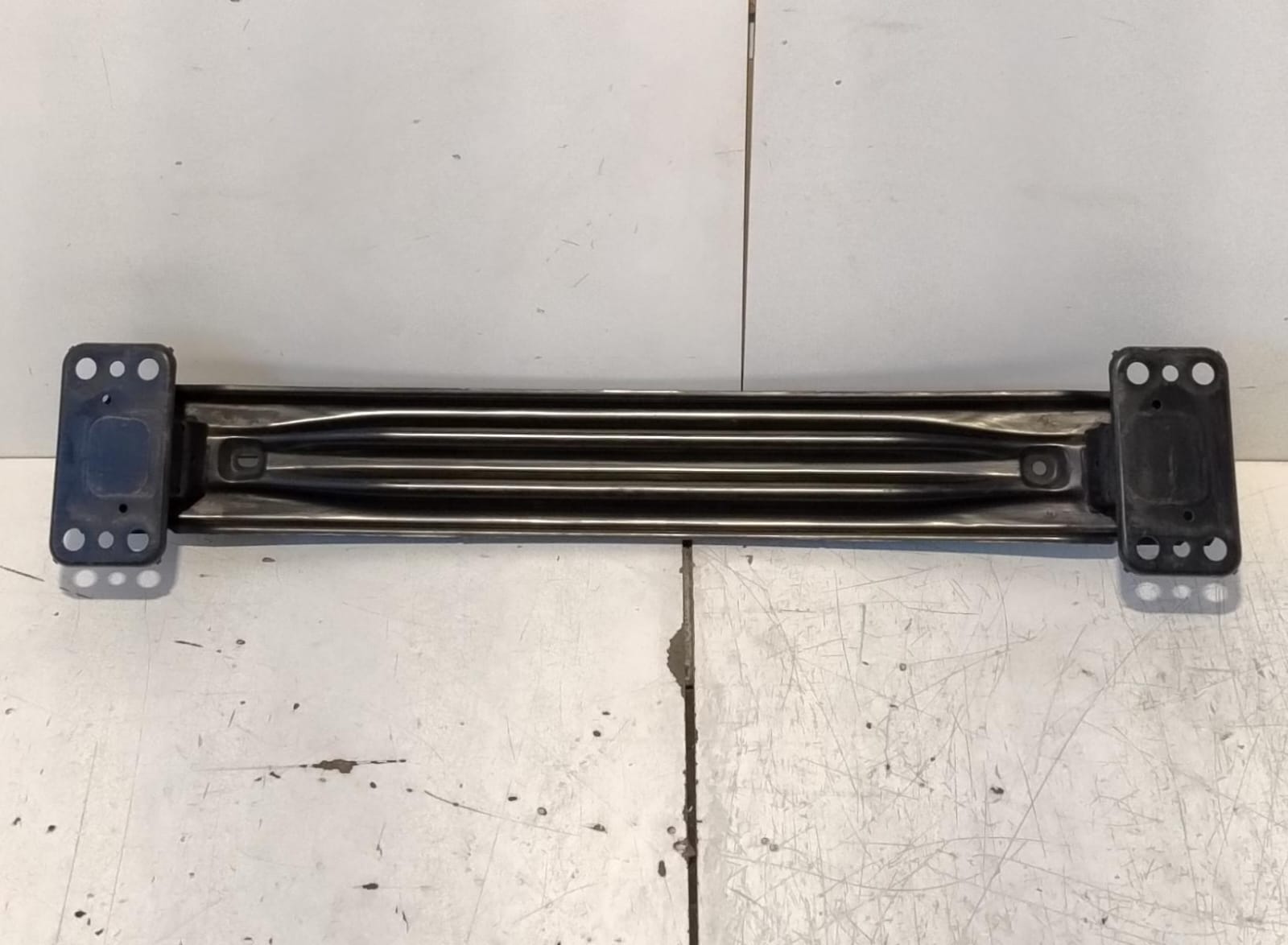 Traversa paraurti ant.