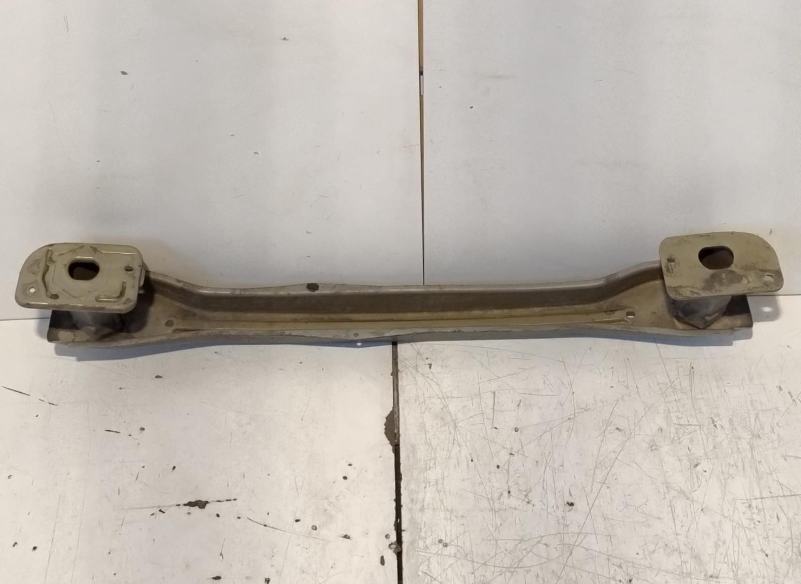 Traversa paraurti post.