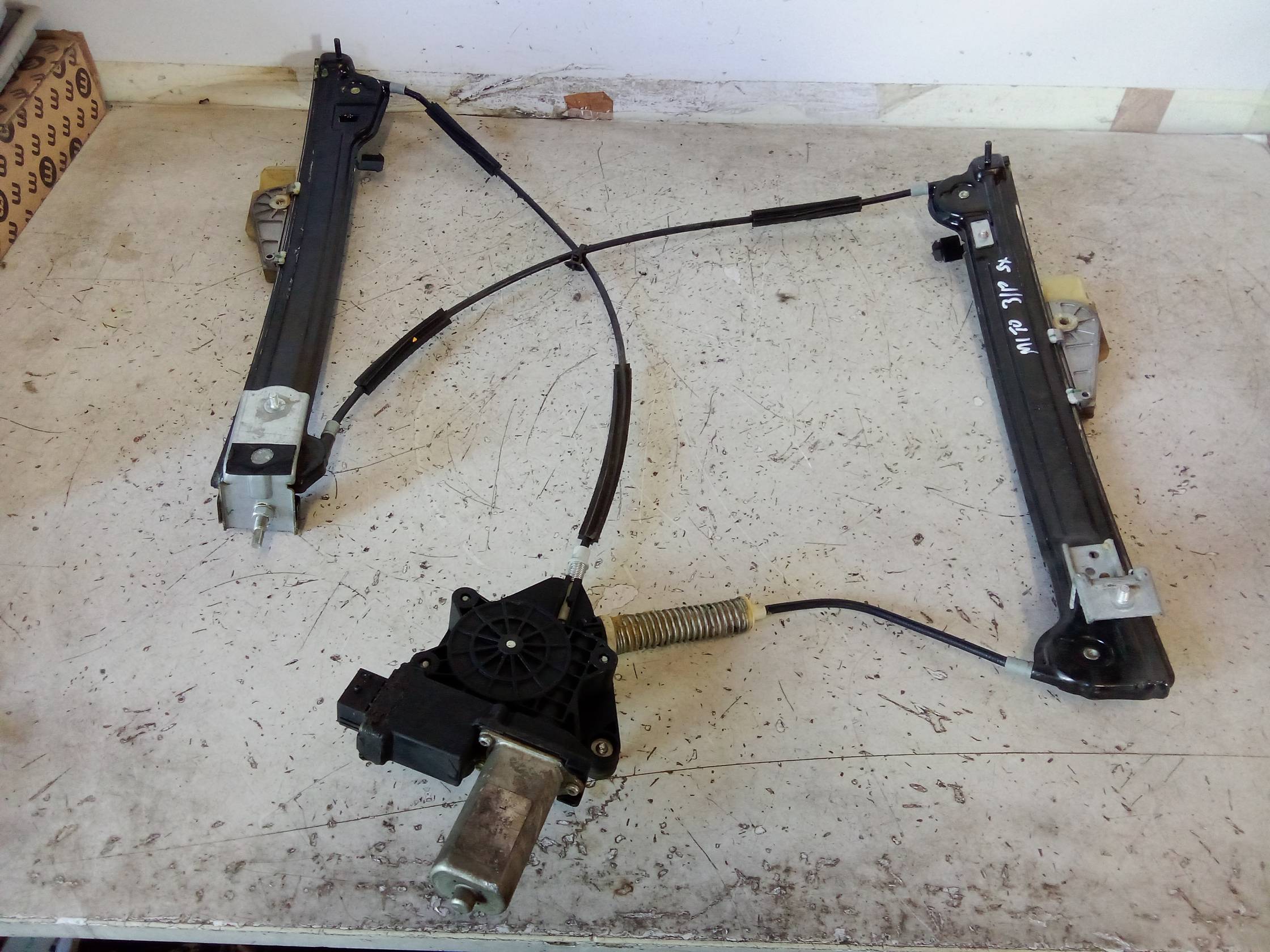 Alzacristallo elettr. porta ant. sx.