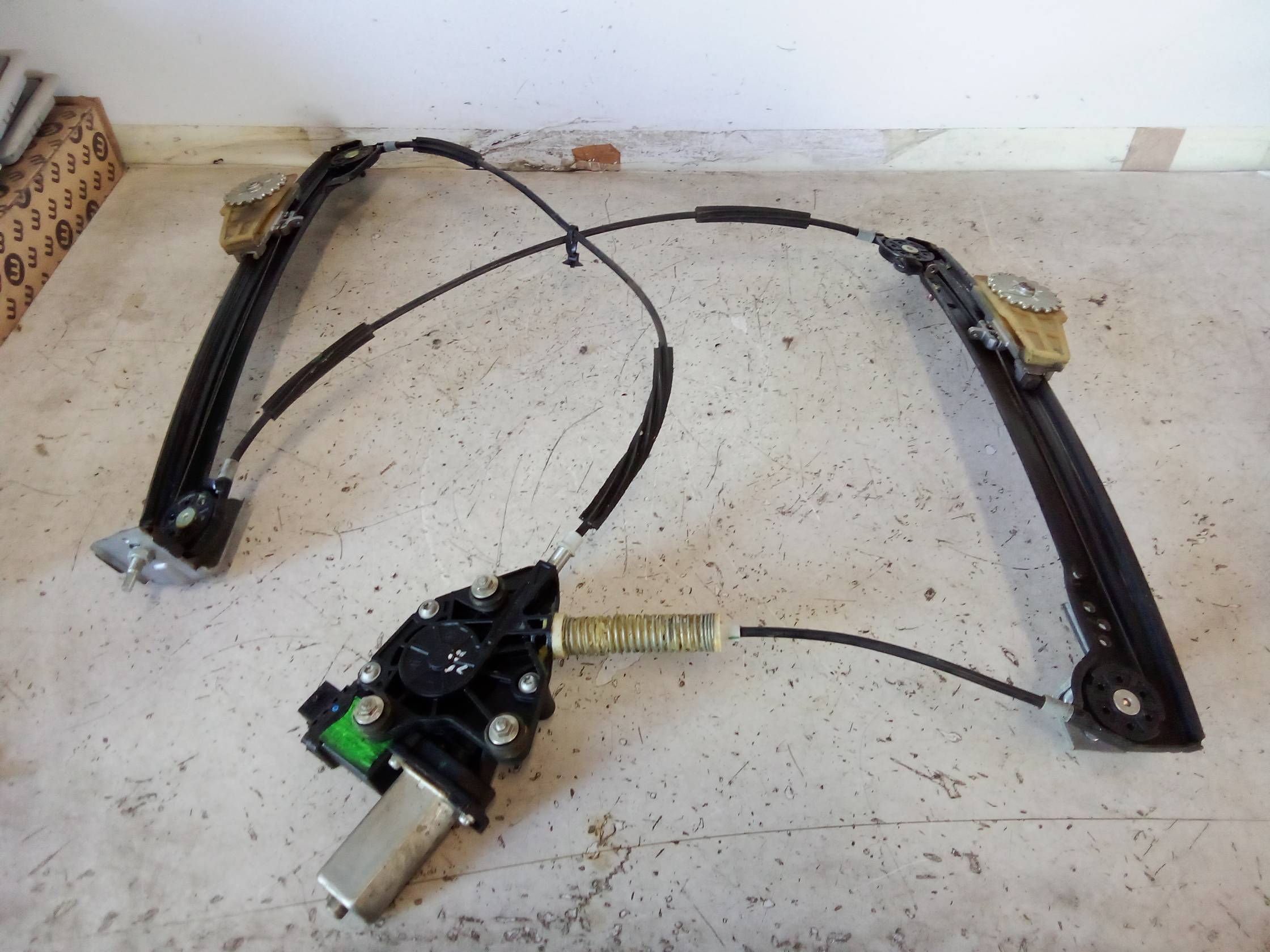 Alzacristallo elettr. porta ant. dx.