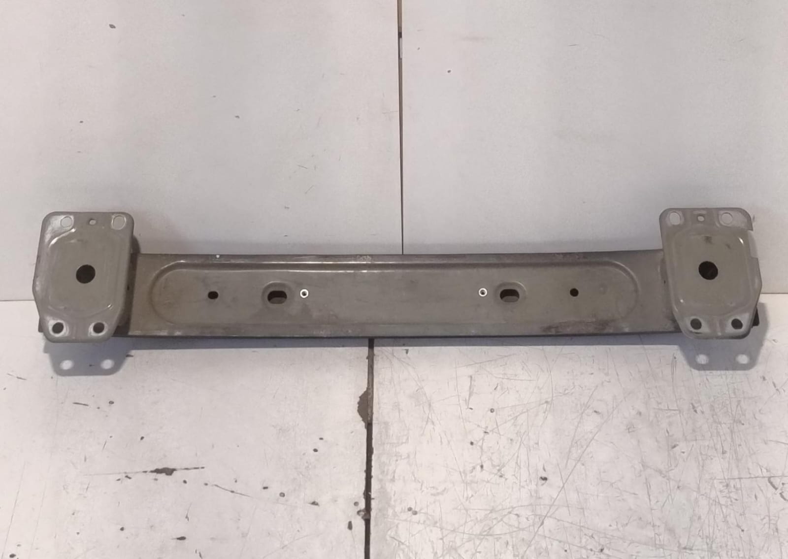 Traversa paraurti ant.