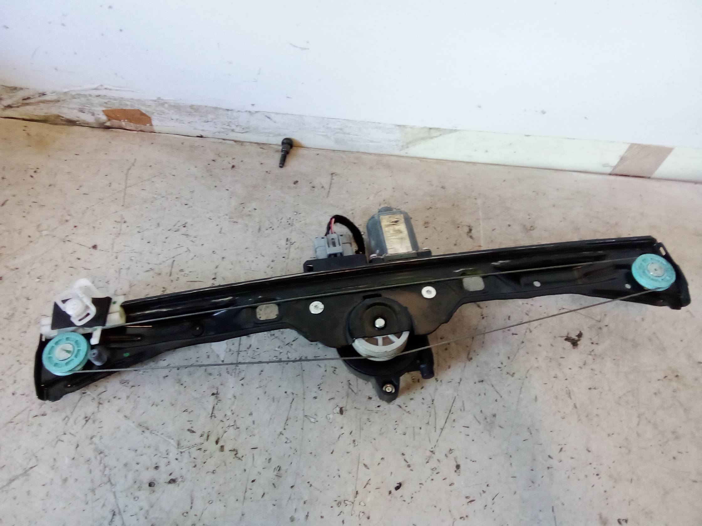 Alzacristallo elettr. porta ant. sx.