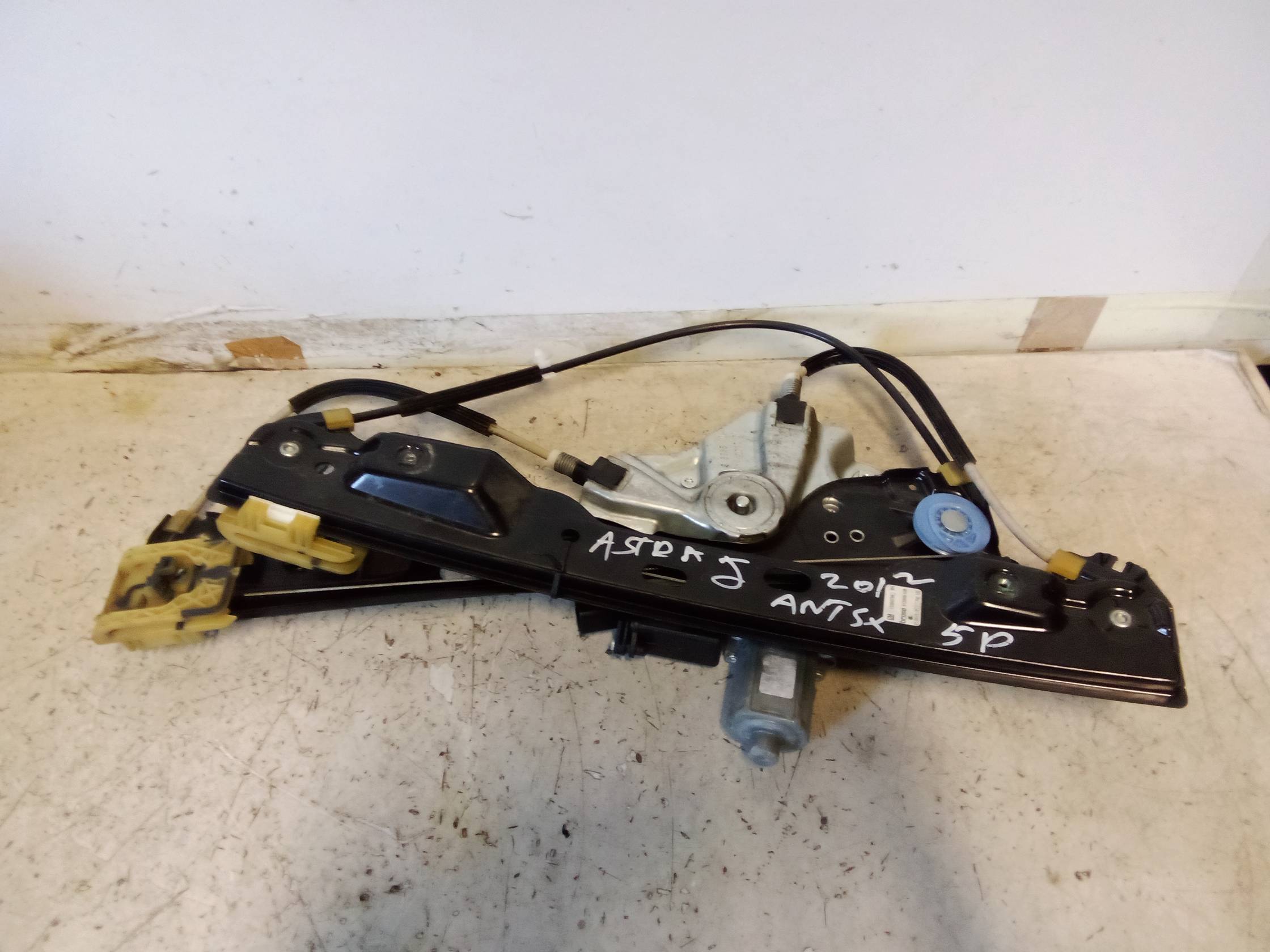 Alzacristallo elettr. porta ant. sx.