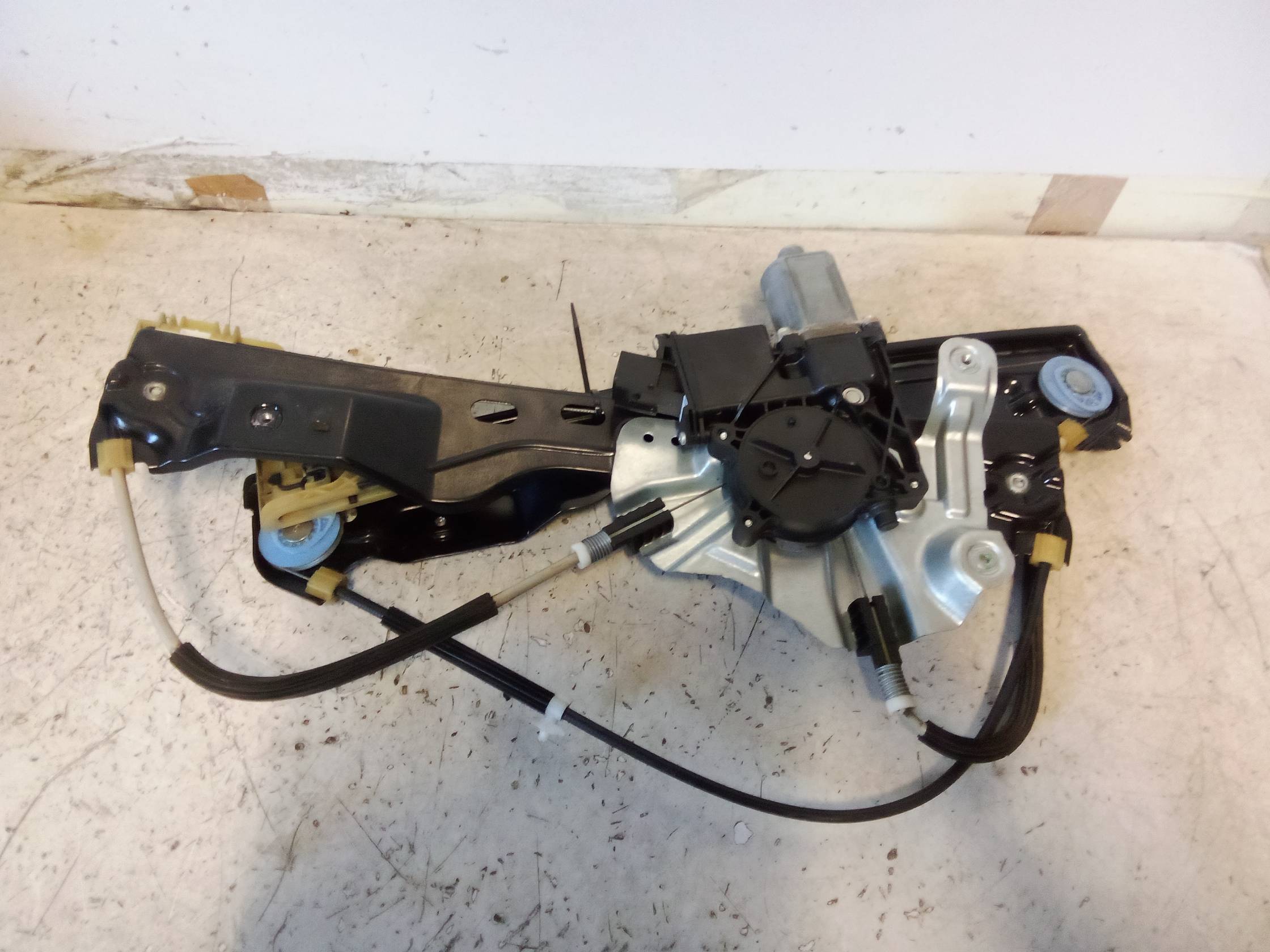 Alzacristallo elettr. porta ant. sx.