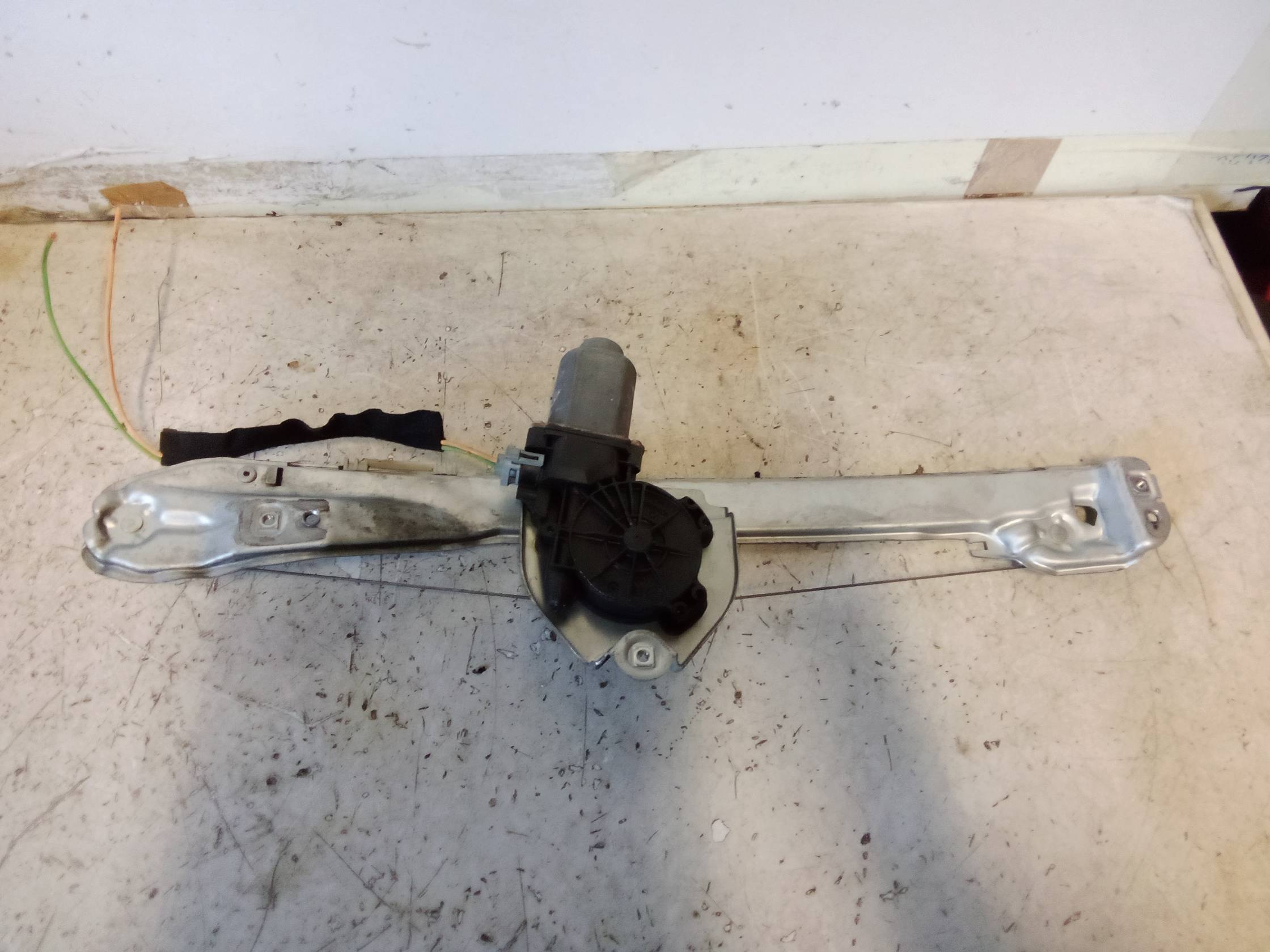 Alzacristallo elettr. porta ant. sx.