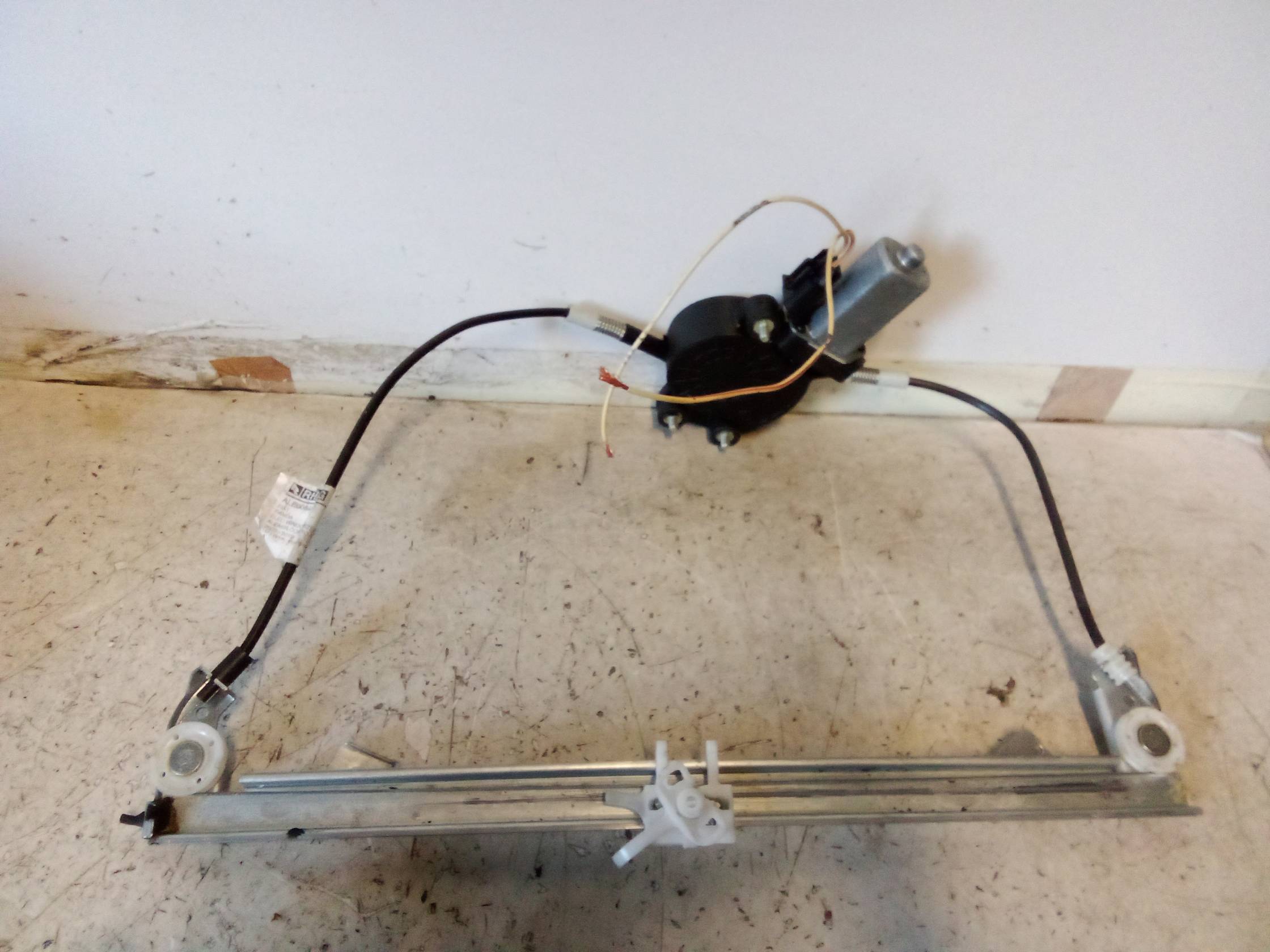 Alzacristallo elettr. porta ant. con motorino sx. Alzacristallo elettr. porta ant. con motorino sx.