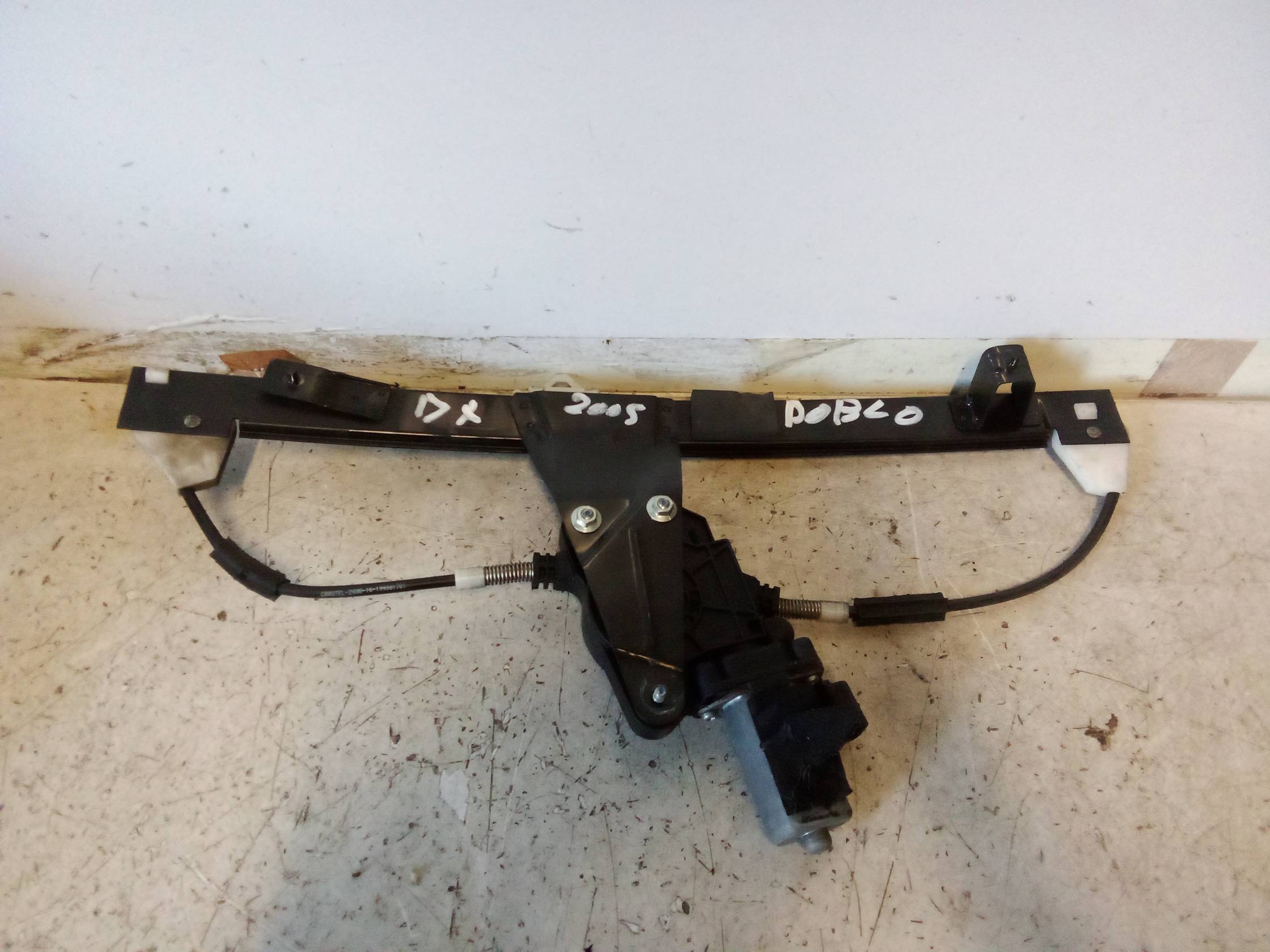 Alzacristallo elettr. porta ant. con motorino dx.