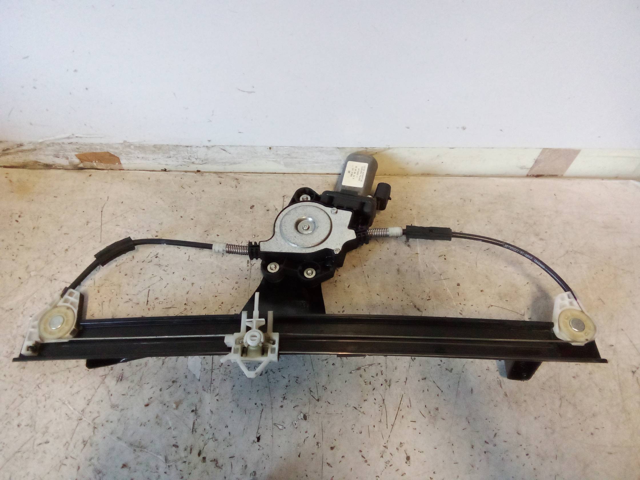 Alzacristallo elettr. porta ant. con motorino dx.