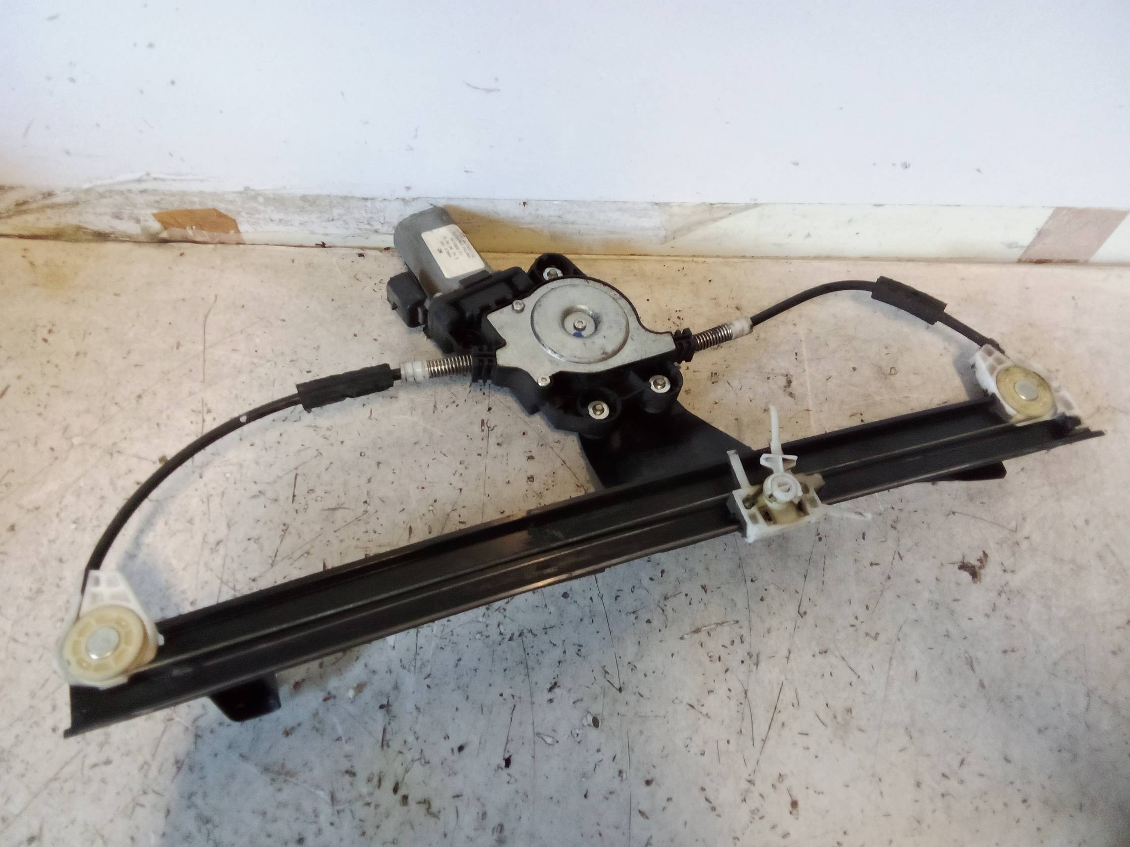 Alzacristallo elettr. porta ant. con motorino sx.