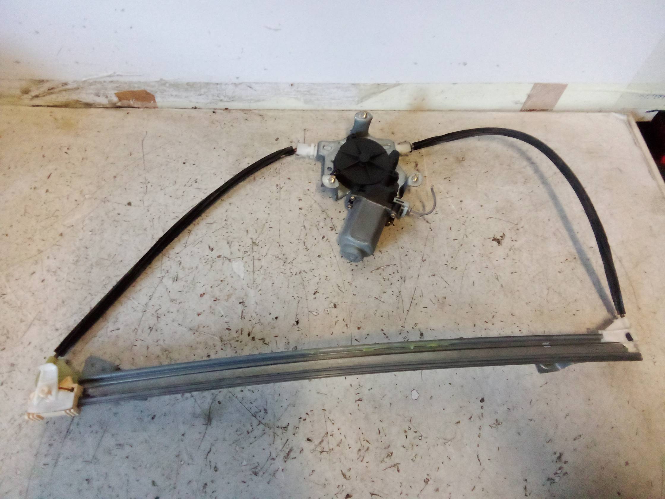 Alzacristallo elettr. porta ant. con motorino dx.