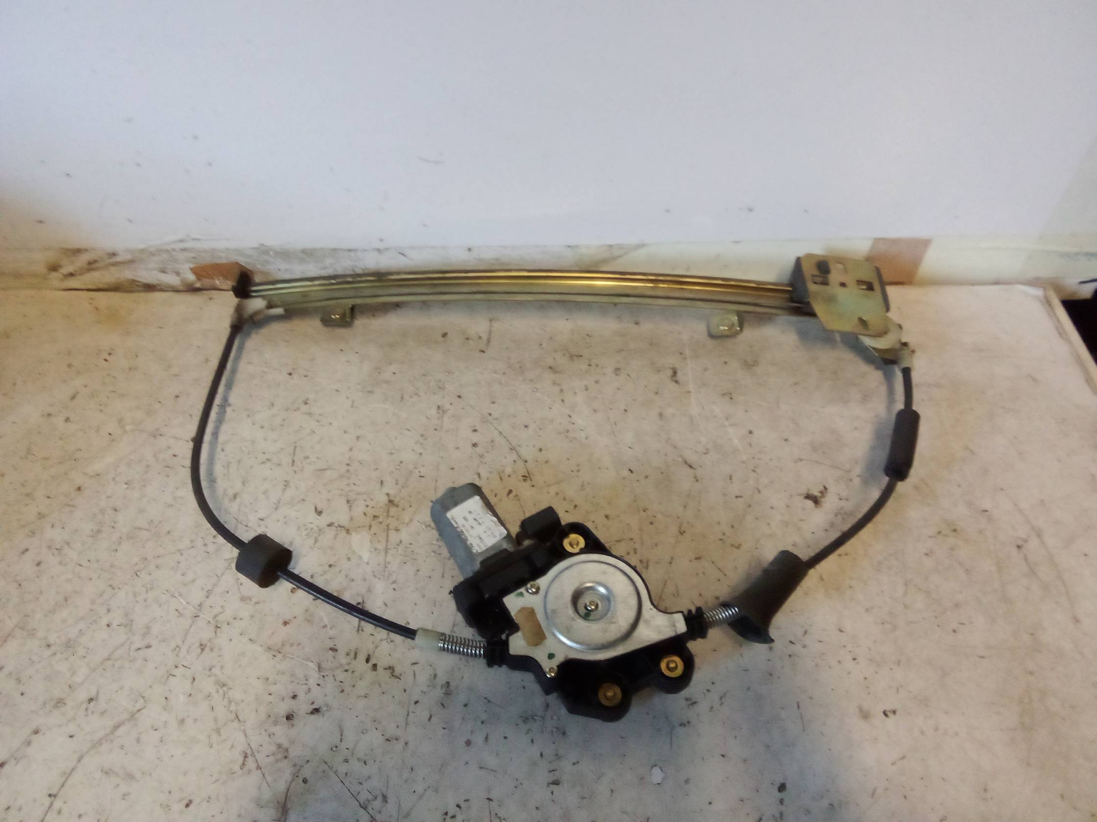 Alzacristallo elettr. porta ant. con motorino sx. Alzacristallo elettr. porta ant. con motorino sx.