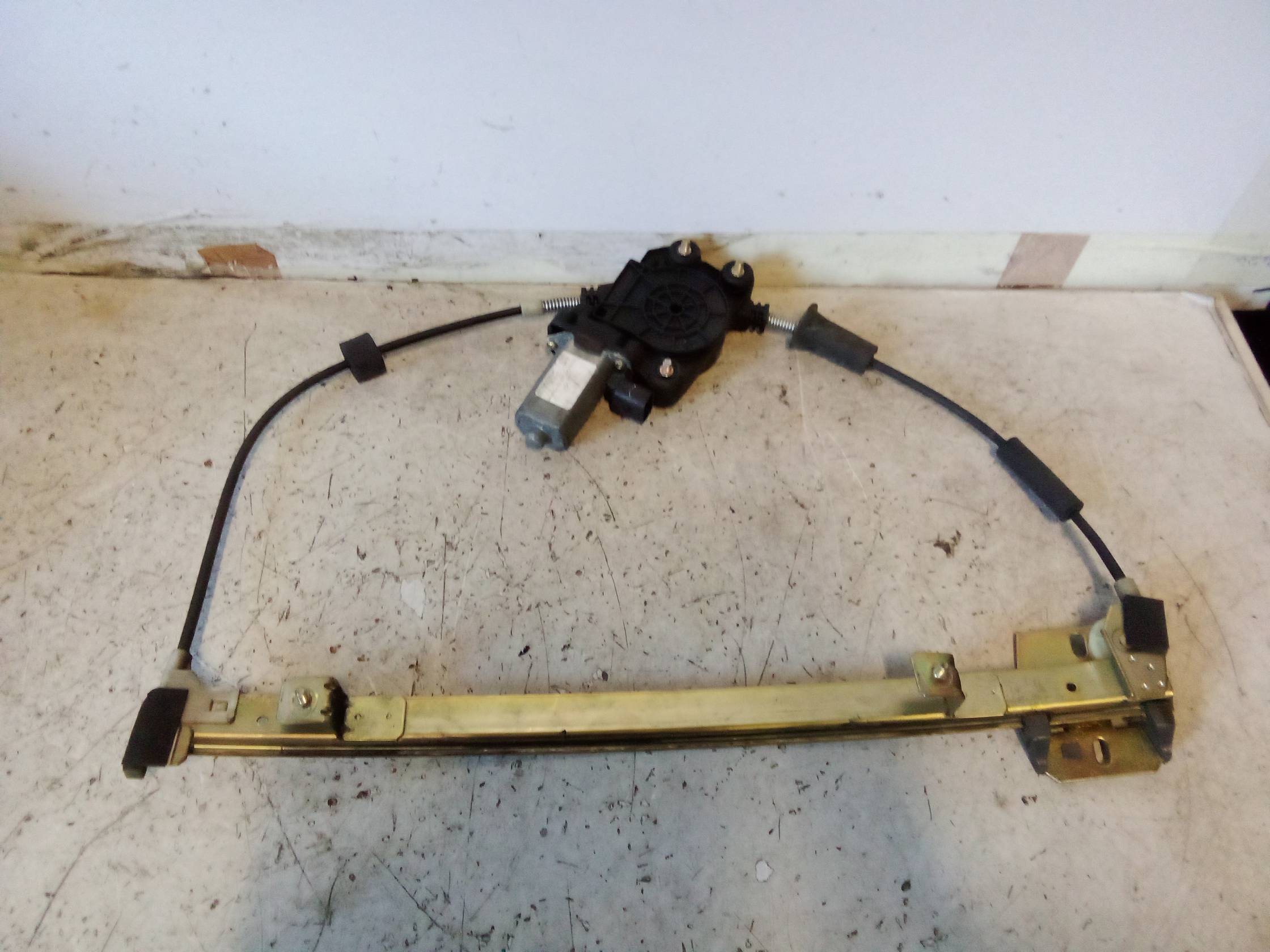 Alzacristallo elettr. porta ant. con motorino sx. Alzacristallo elettr. porta ant. con motorino sx.