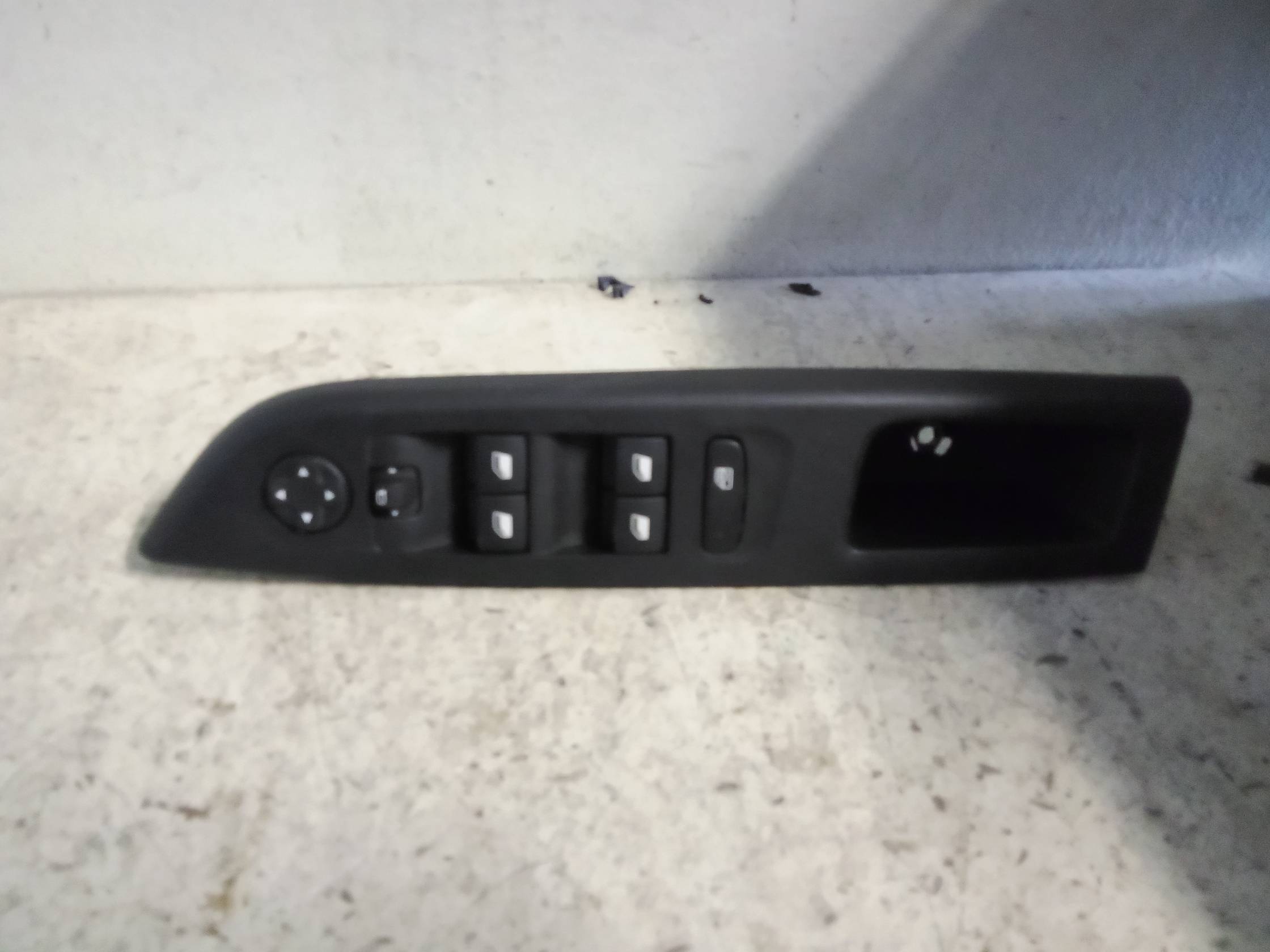 Interruttore alzacristalli porta ant.