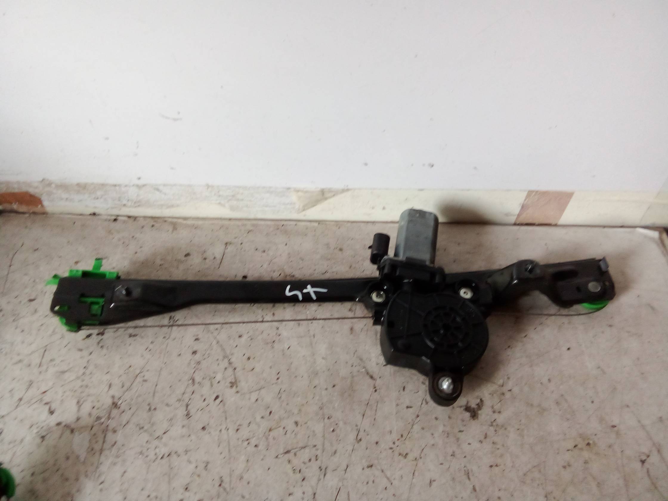 Alzacristallo elettr. porta ant. sx.