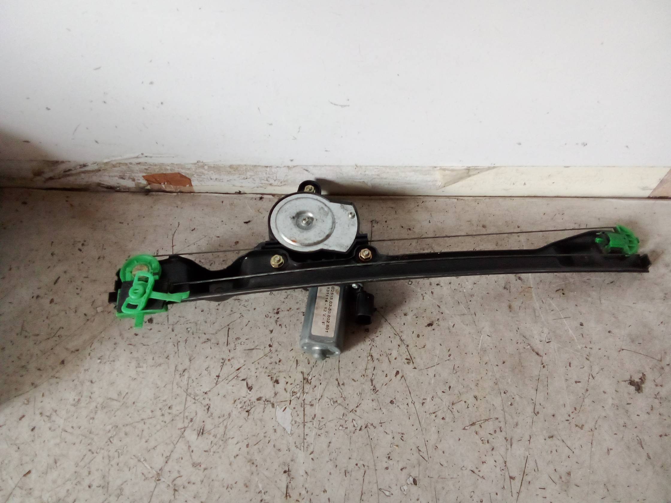 Alzacristallo elettr. porta ant. con motorino dx. Alzacristallo elettr. porta ant. con motorino dx.