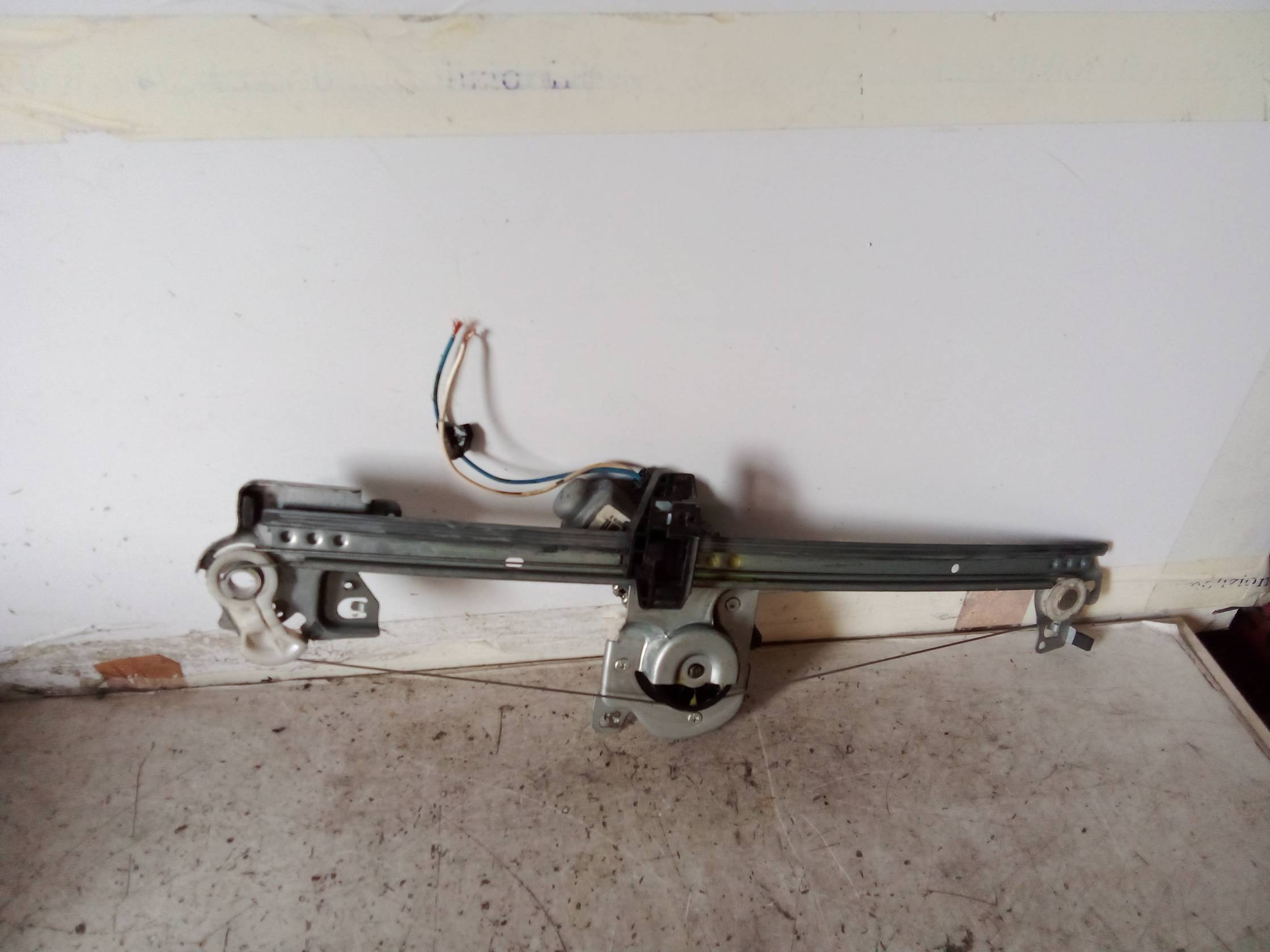 Alzacristallo elettr. porta ant. dx.