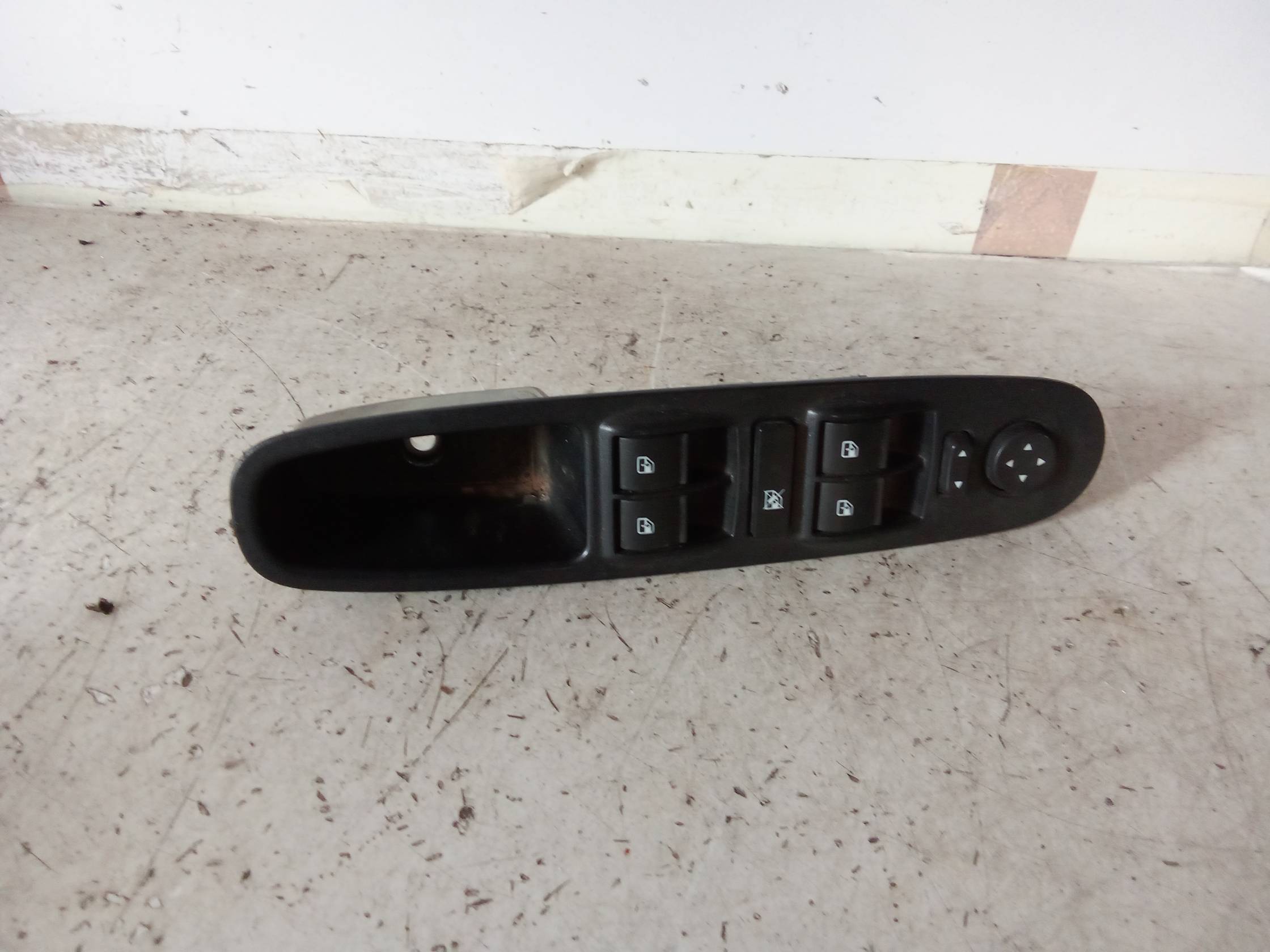 Interruttore alzacristalli porta ant.