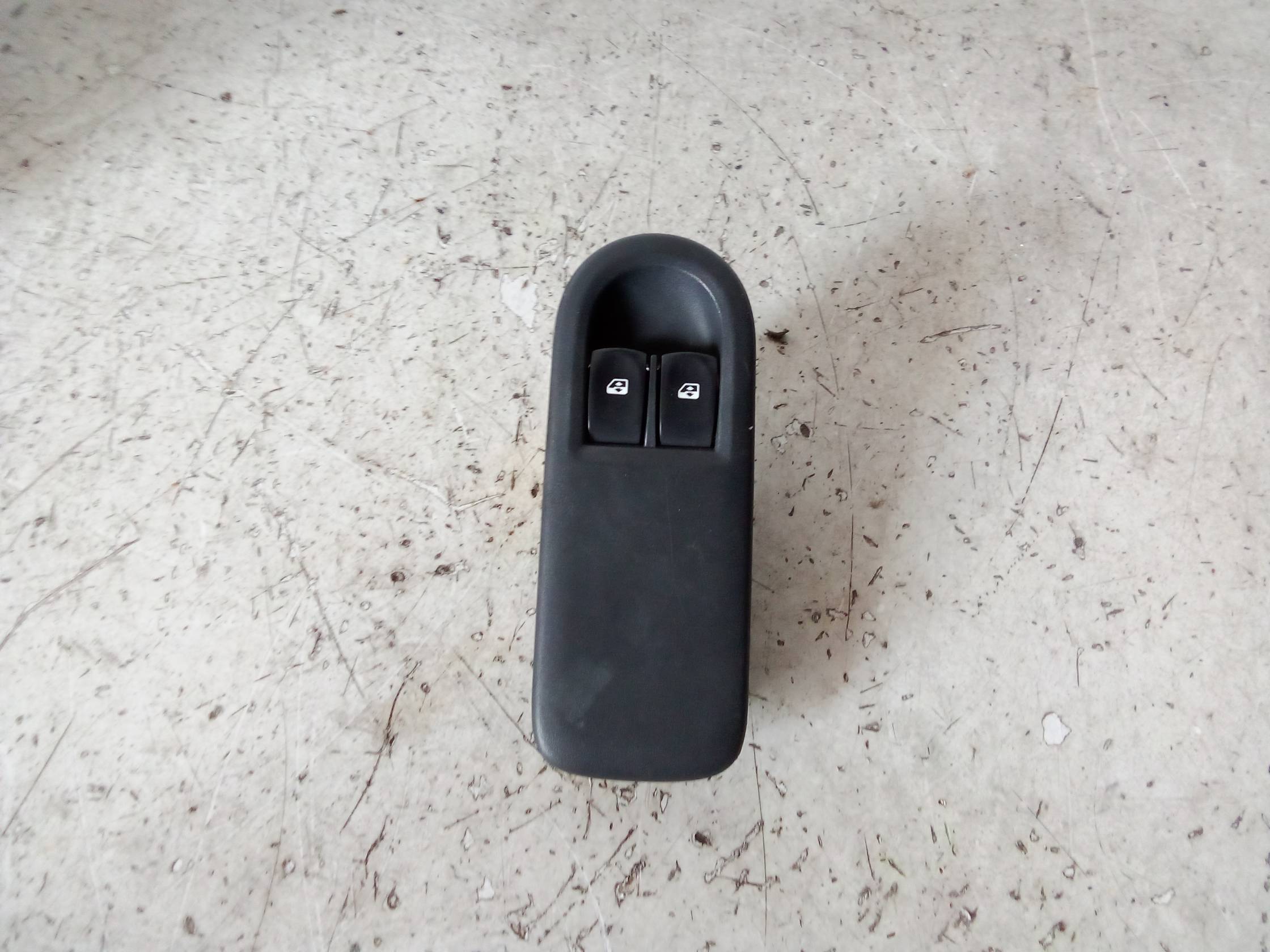 Interruttore alzacristalli porta ant. sx.