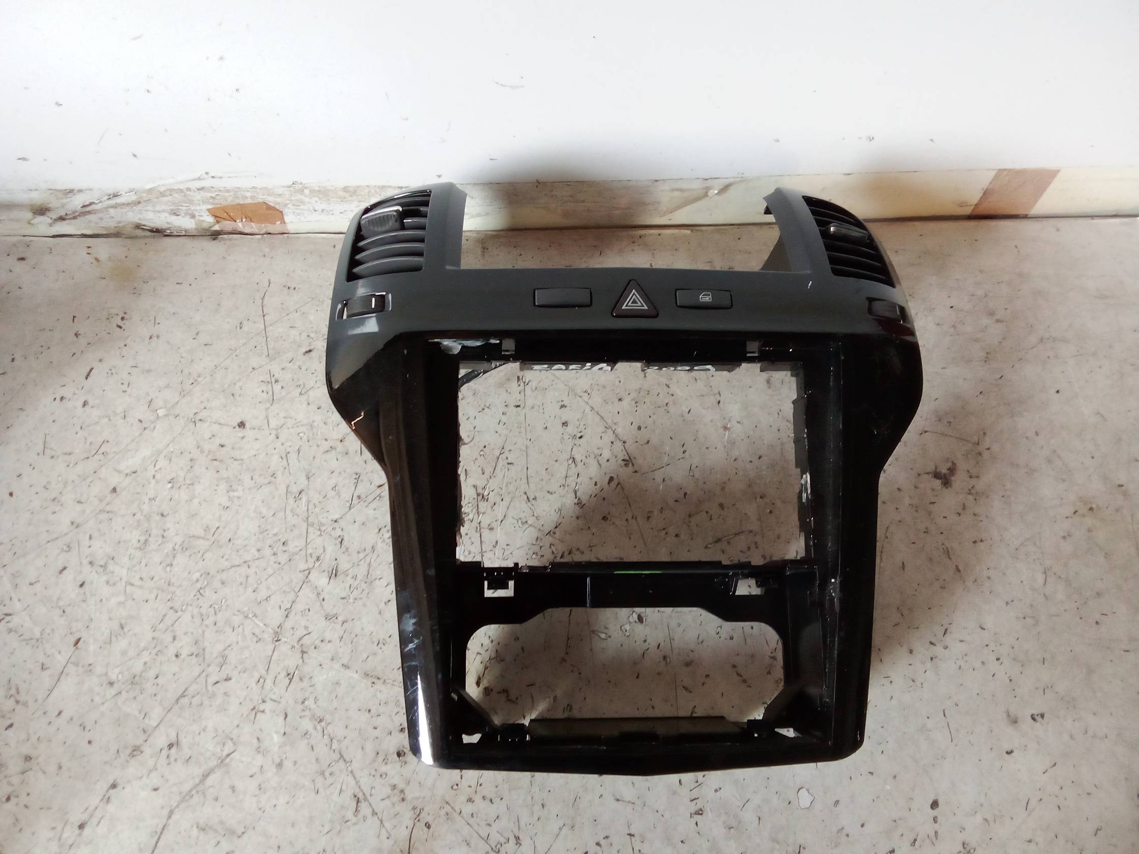 Bocchetta aria centr. cruscotto sx.