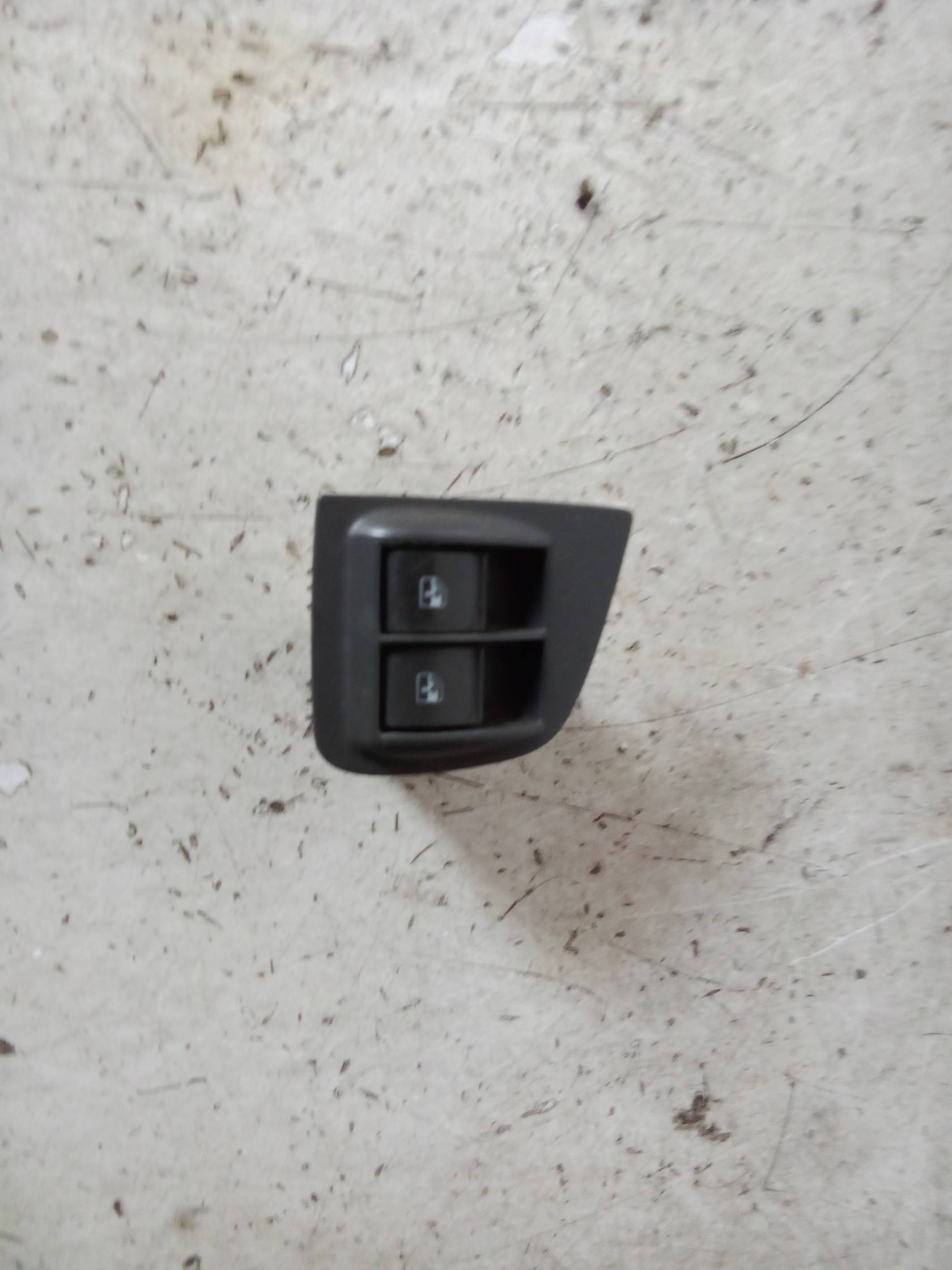 Interruttore alzacristalli porta ant. sx.