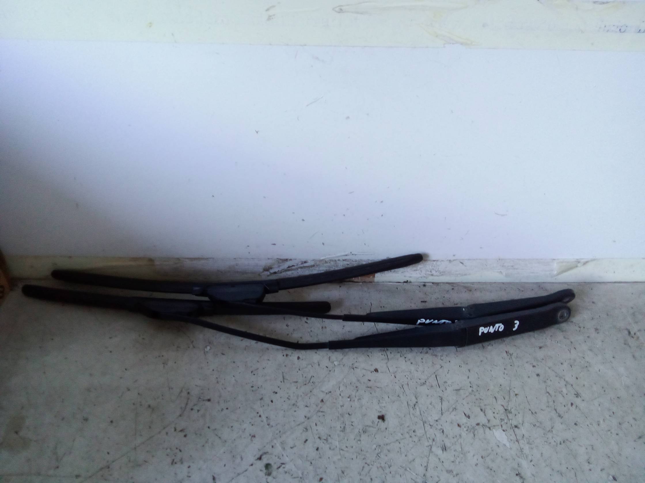 Braccio tergiparabrezza sx.