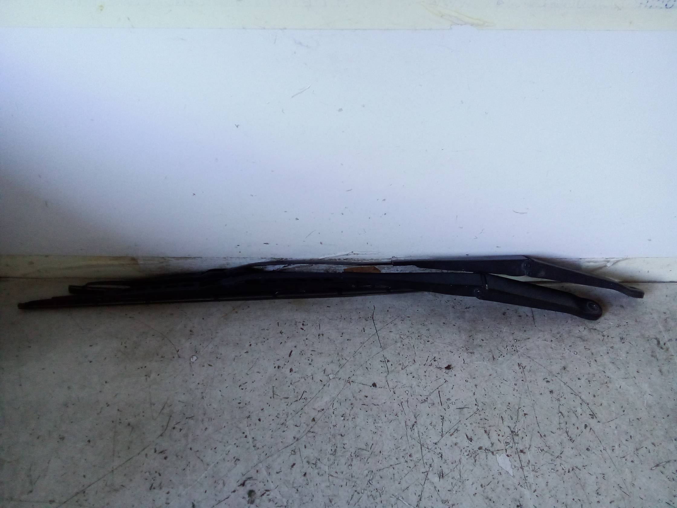 Braccio tergiparabrezza sx.