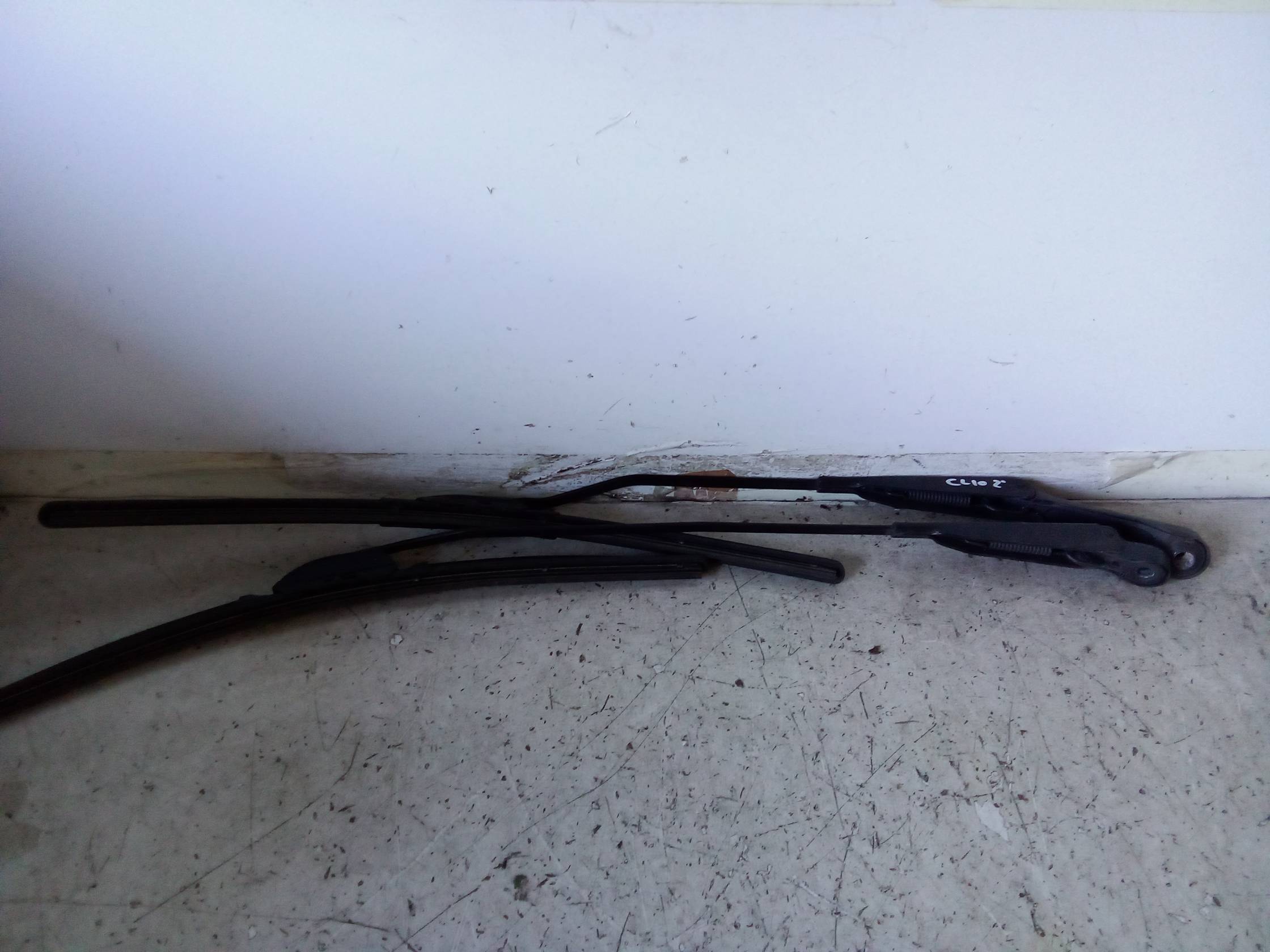 Braccio tergiparabrezza sx.