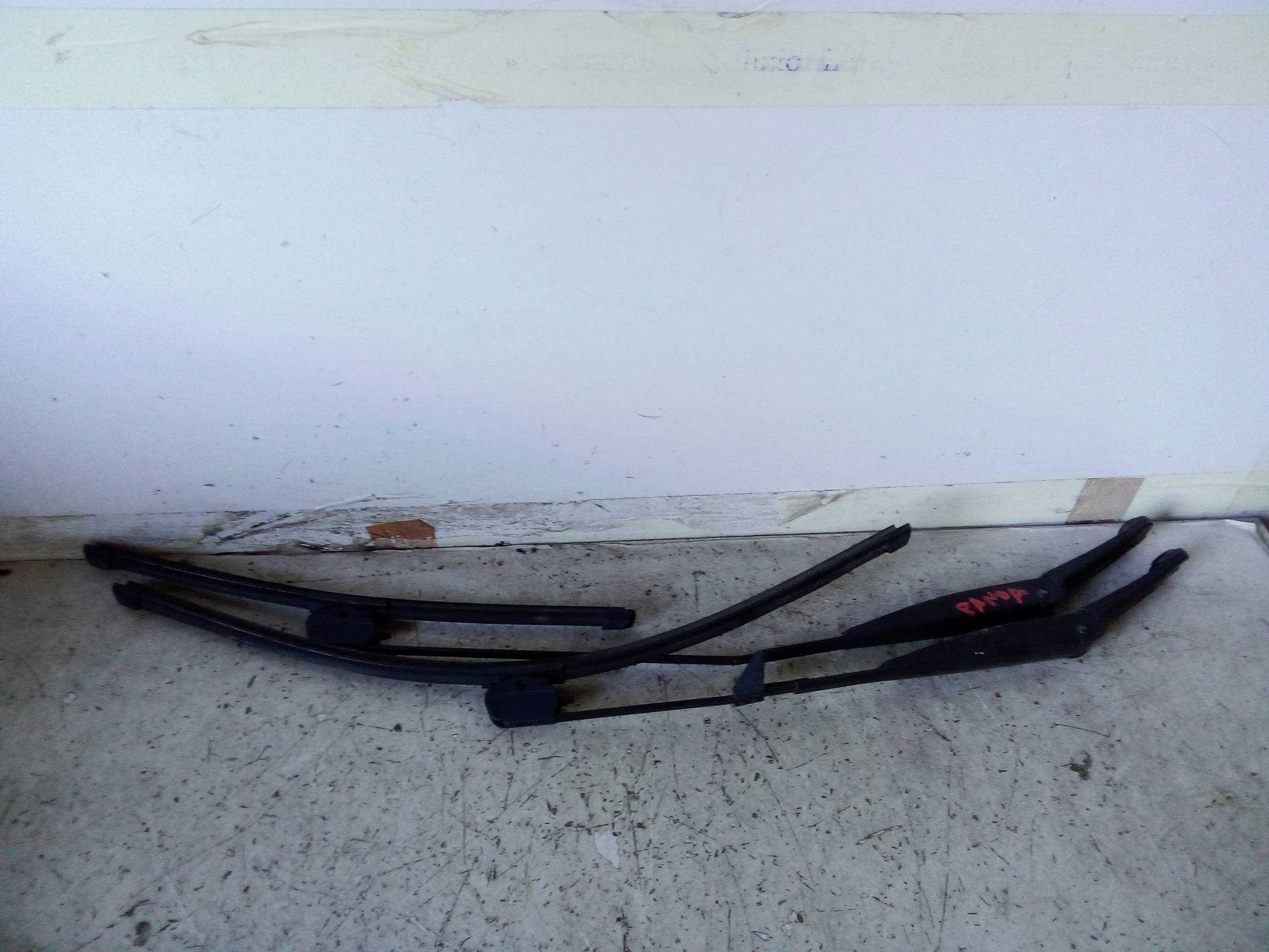 Braccio tergiparabrezza sx.