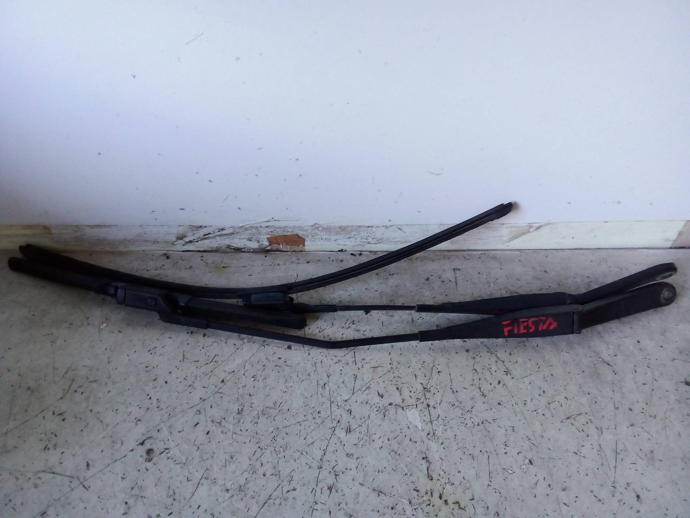 Braccio tergiparabrezza sx.