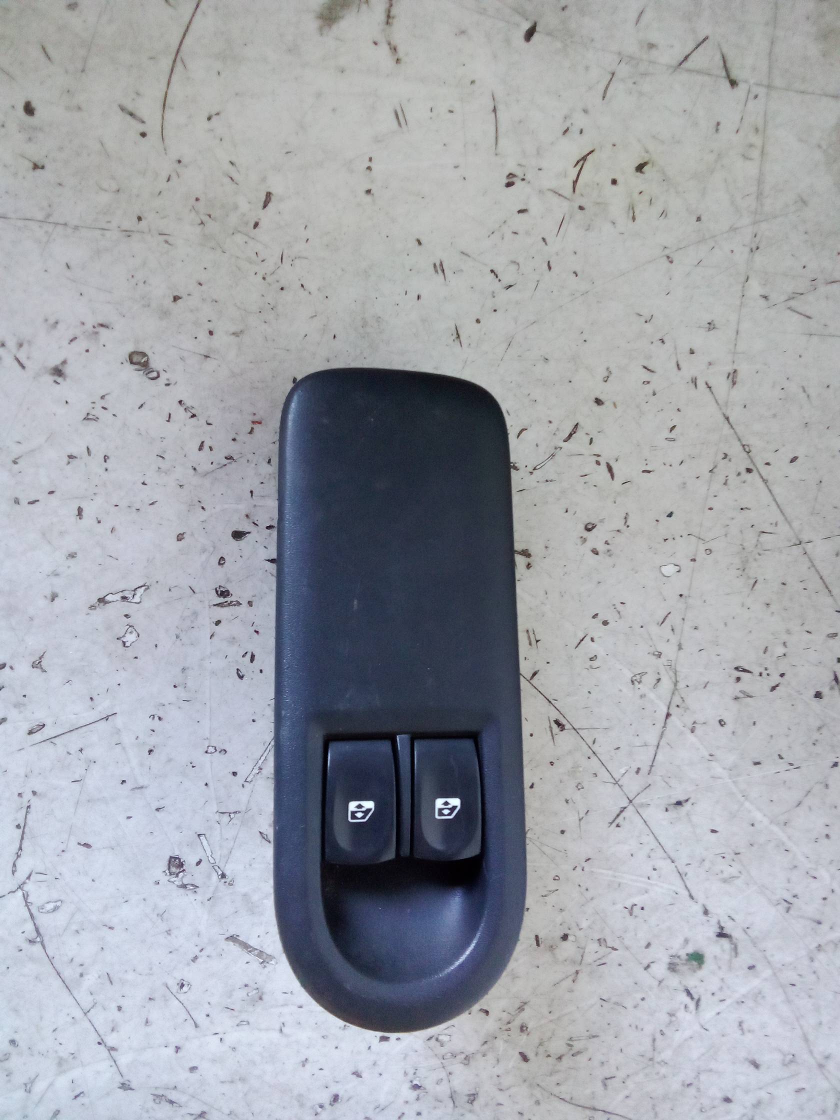 Interruttore alzacristalli porta ant. sx.