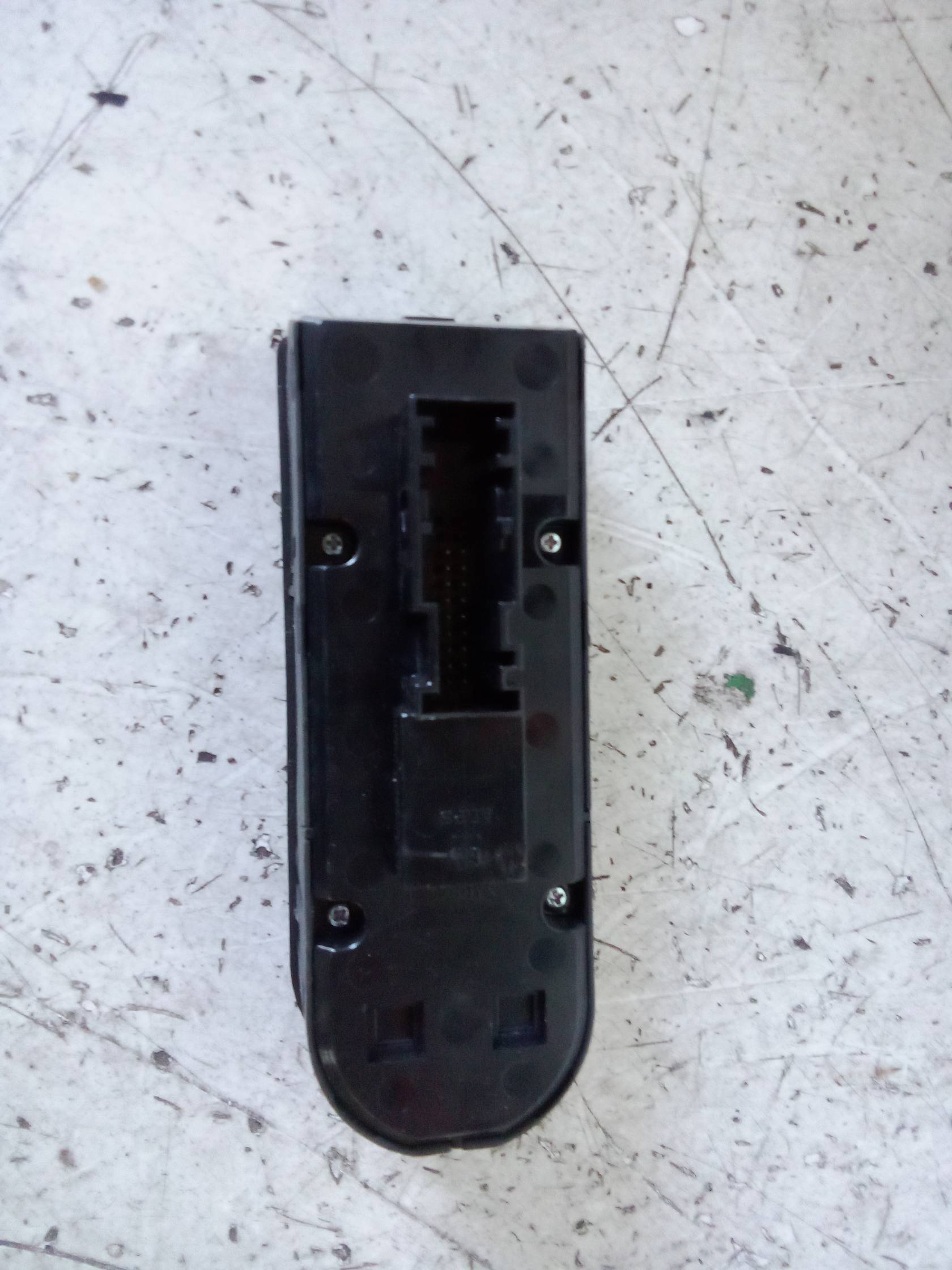 Interruttore alzacristalli porta ant.