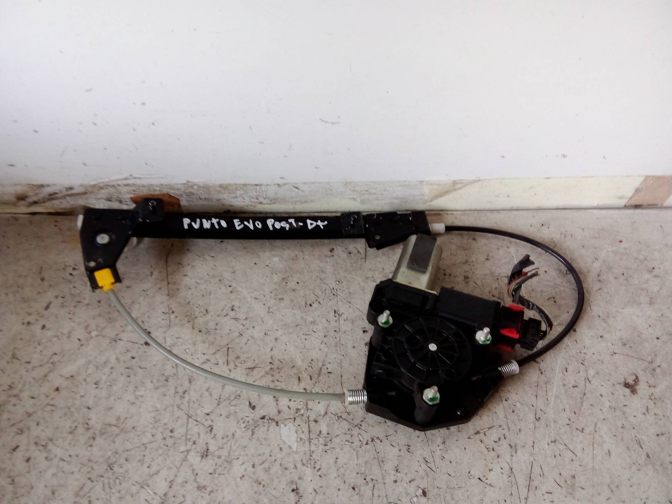 Alzacristallo elettr. porta post. dx.