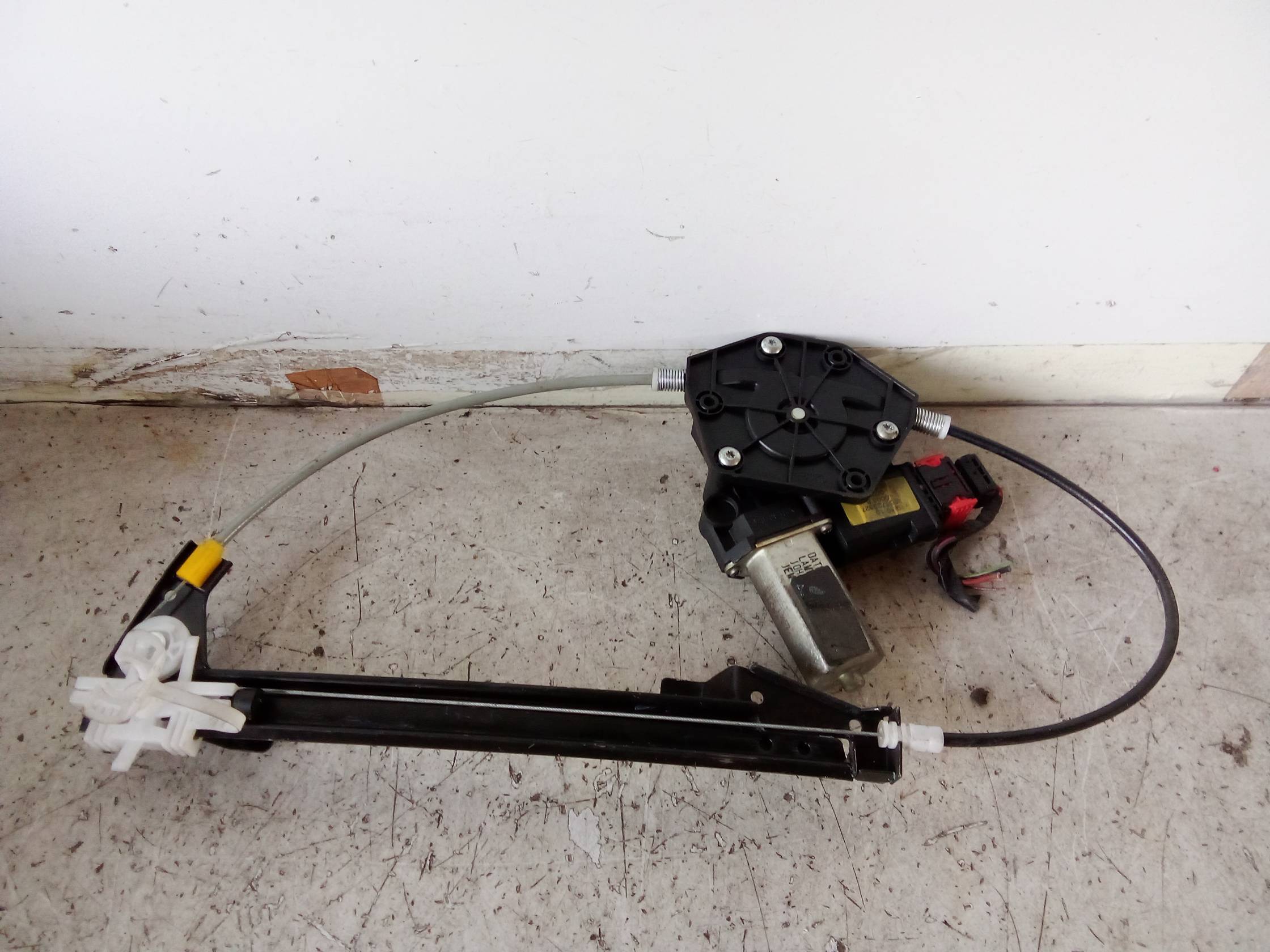 Alzacristallo elettr. porta post. dx.