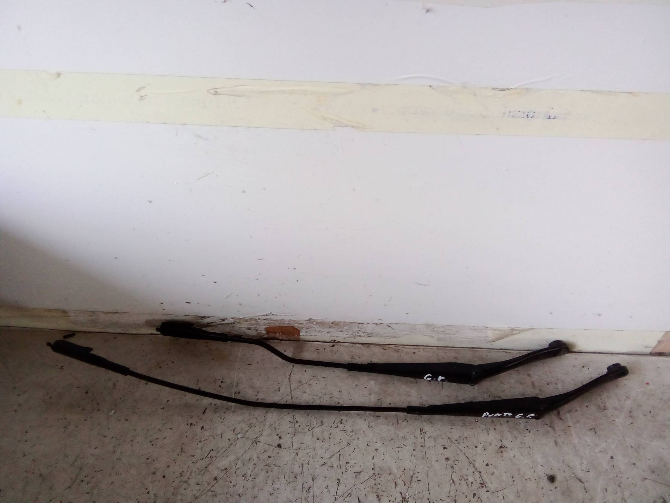 Braccio tergiparabrezza sx.