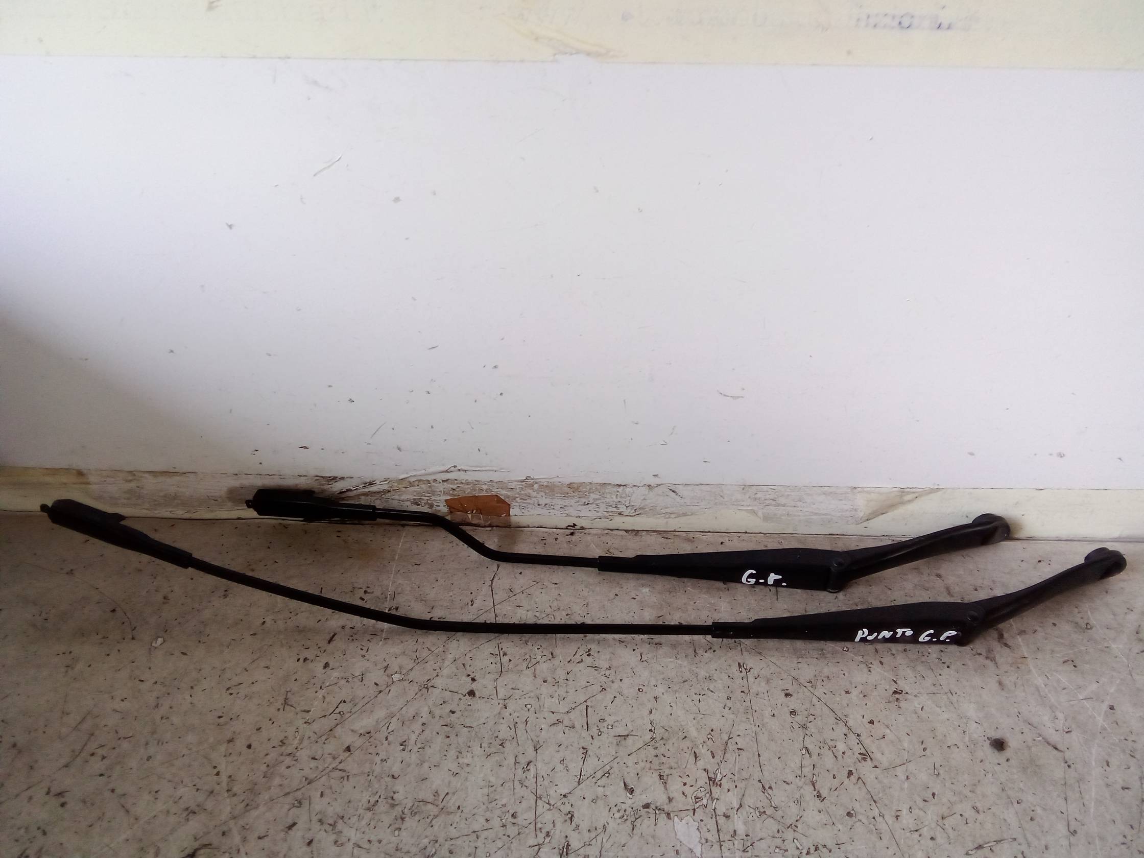 Braccio tergiparabrezza sx.