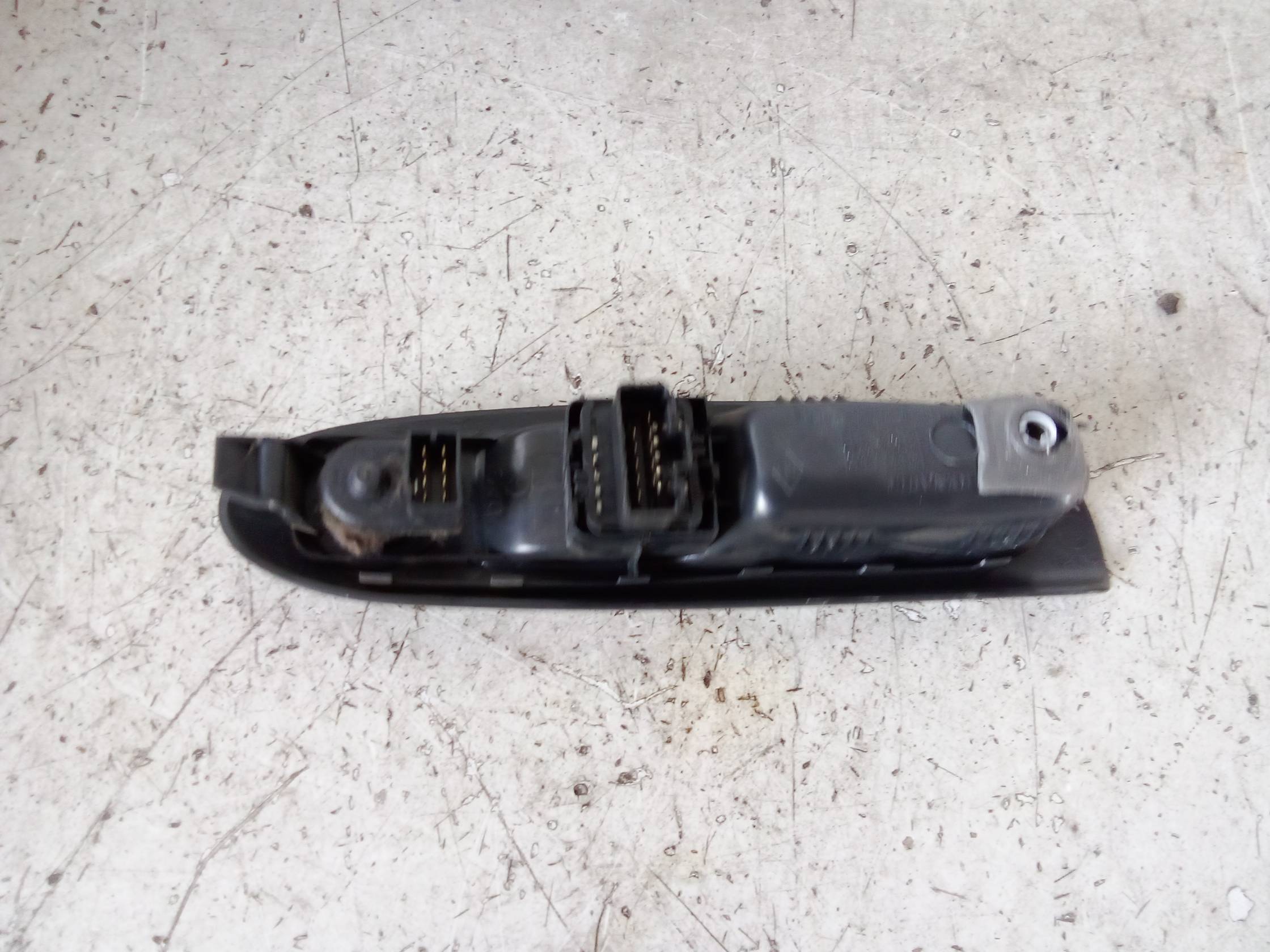 Interruttore alzacristalli porta ant. sx.