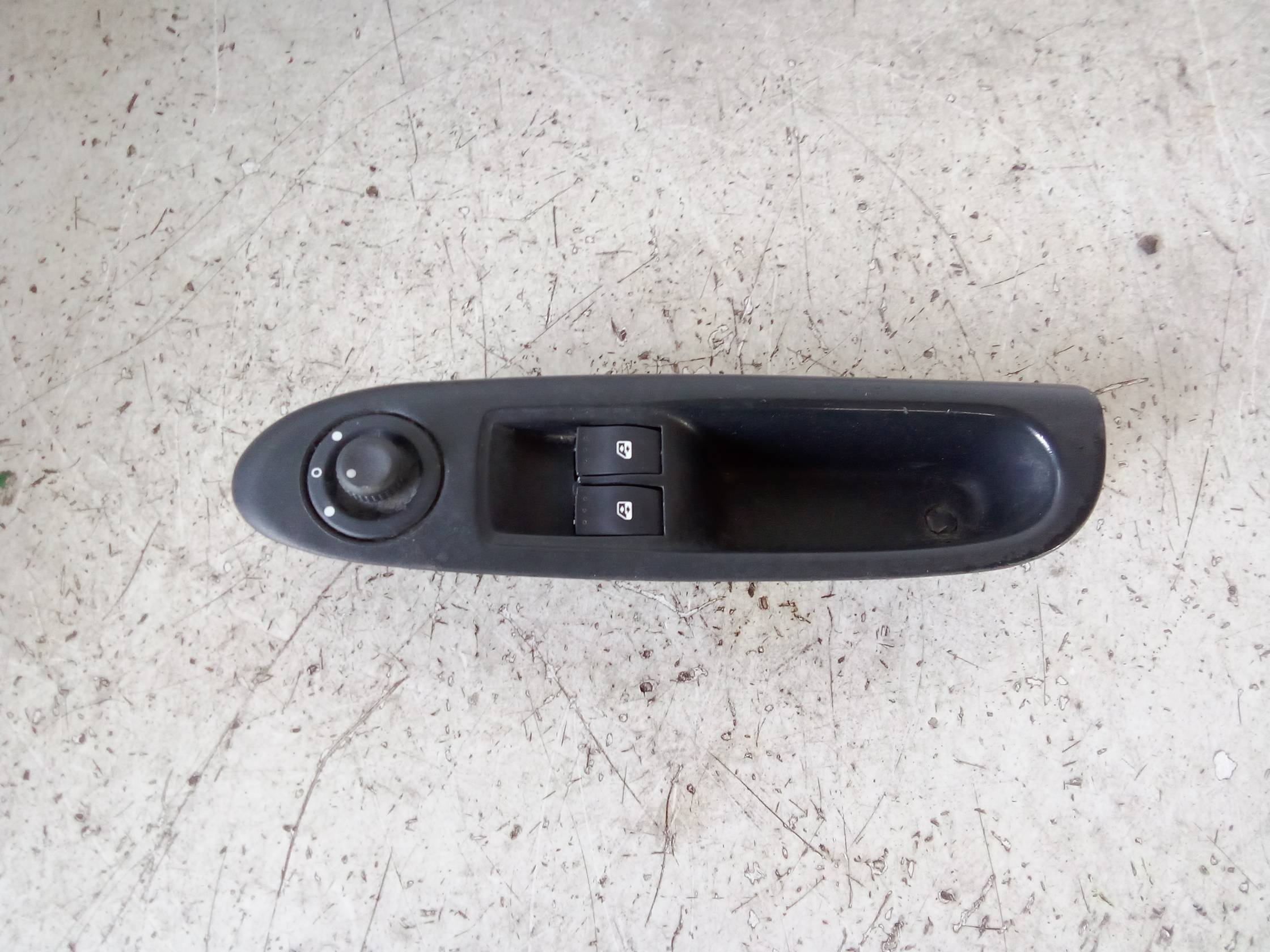 Interruttore alzacristalli porta ant. sx.