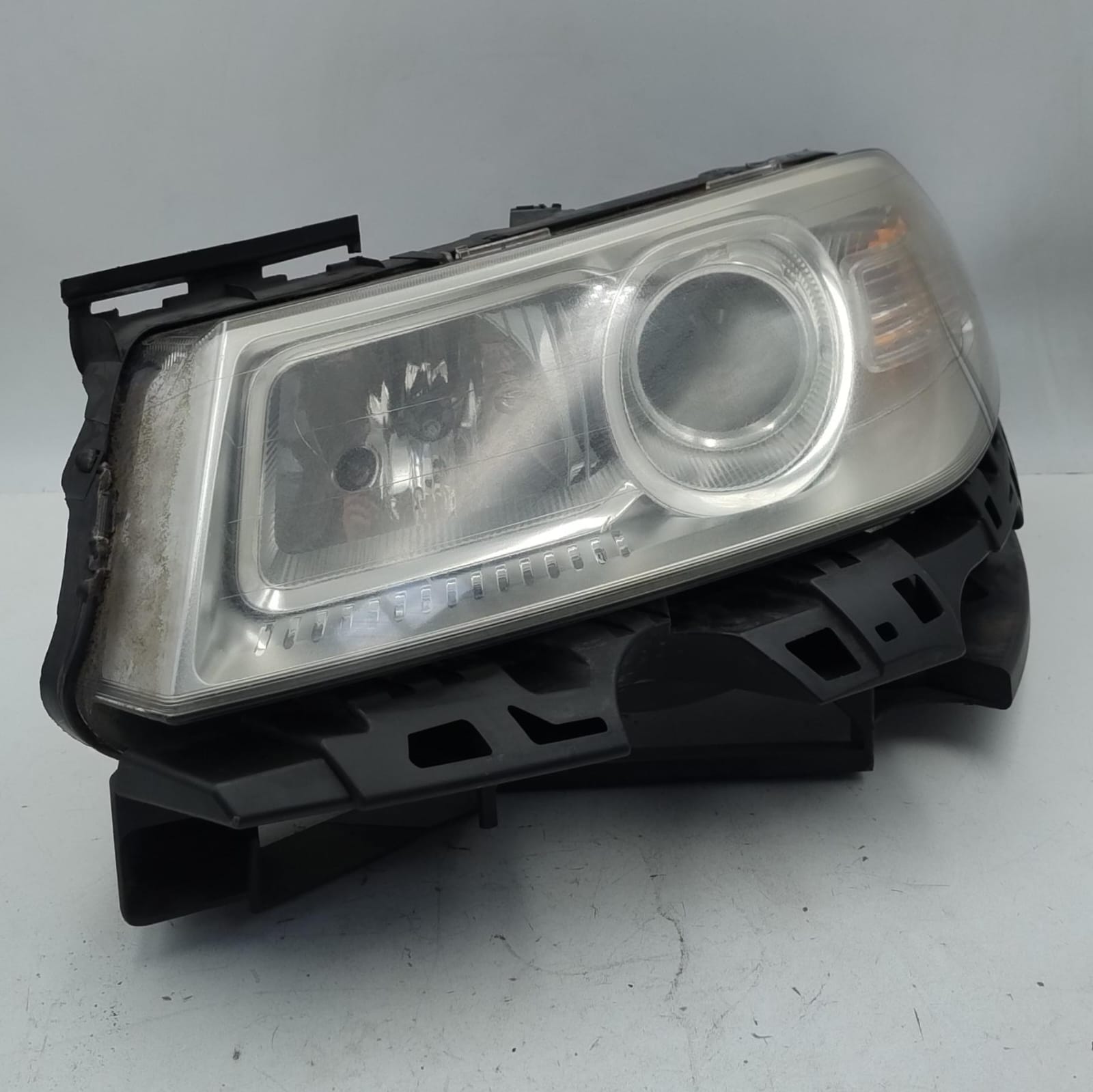 Fanale anteriore sinistro