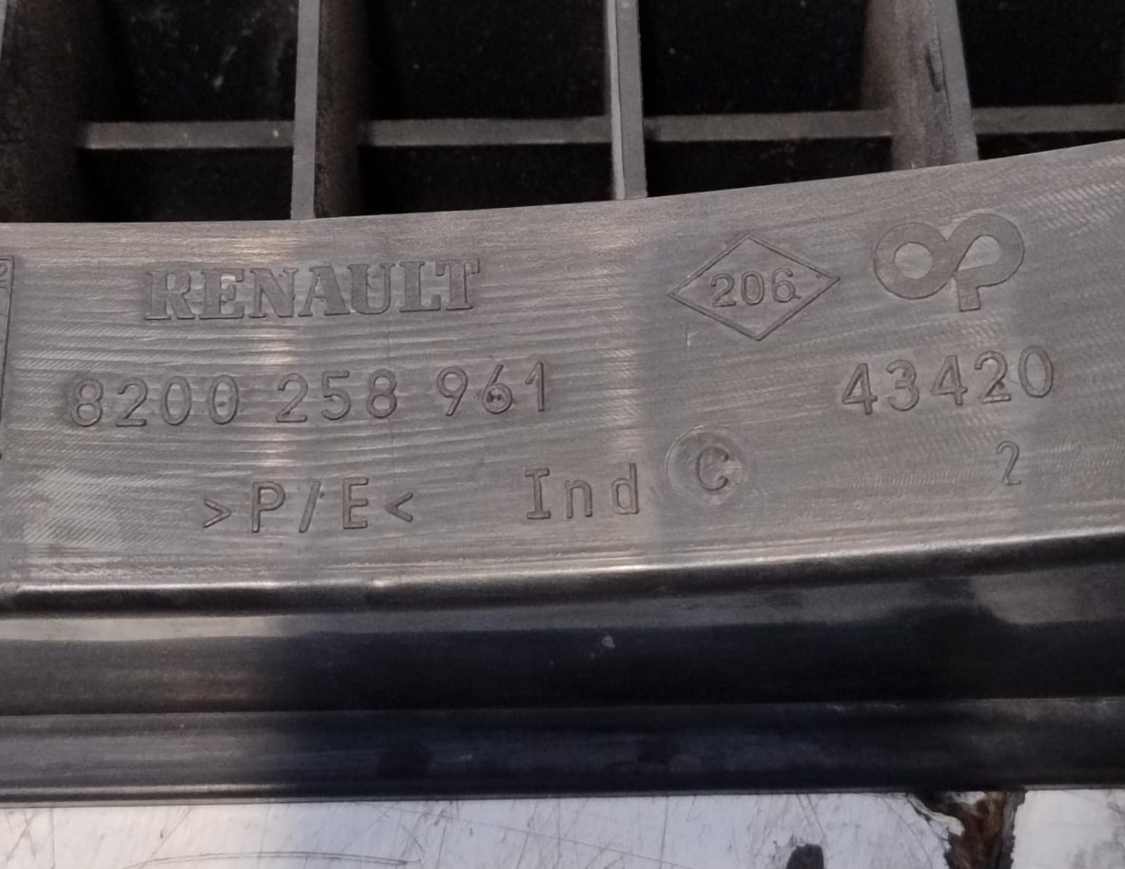 Traversa paraurti post.