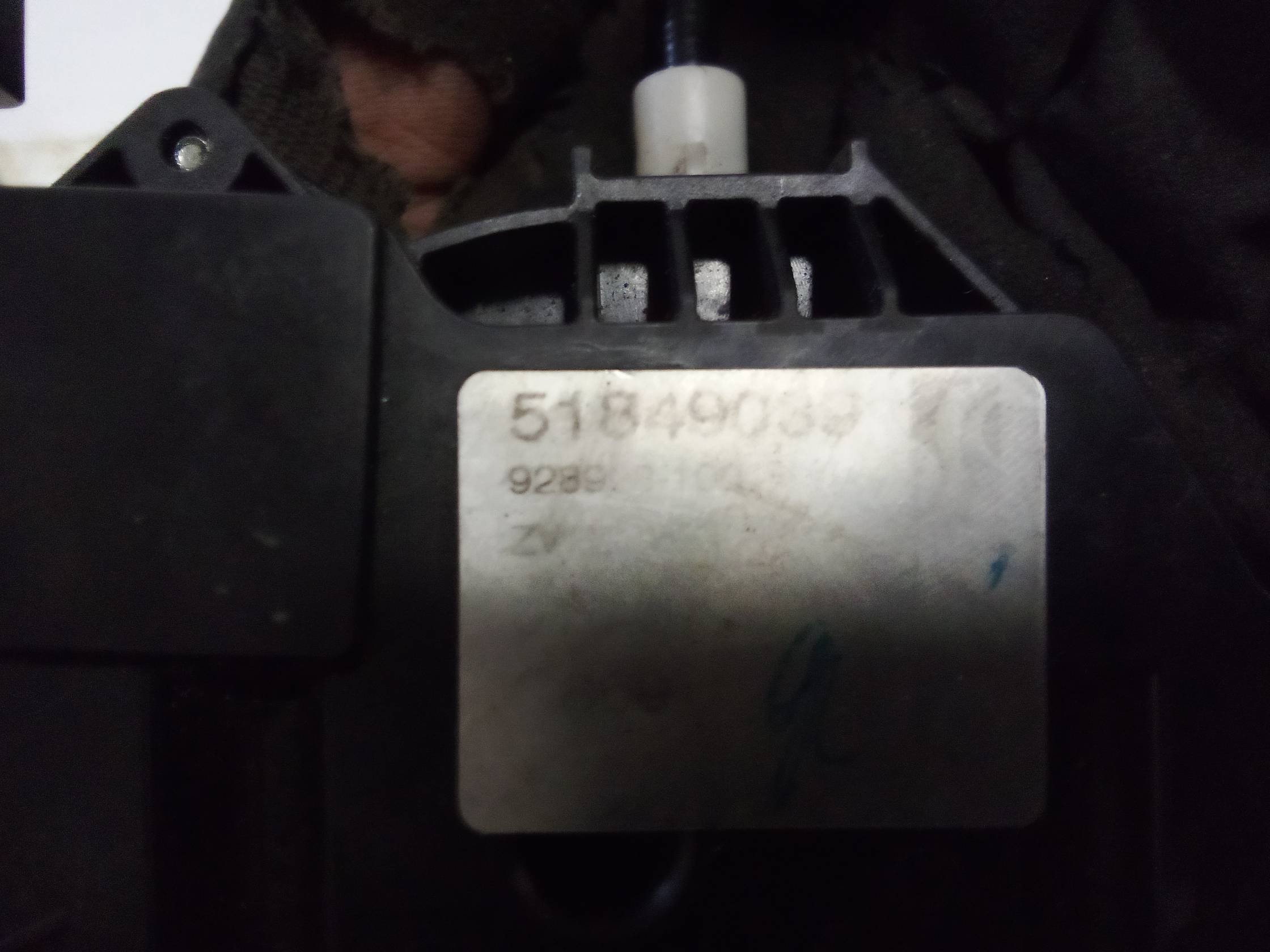 Serratura chiusura c.zta porta ant. dx.