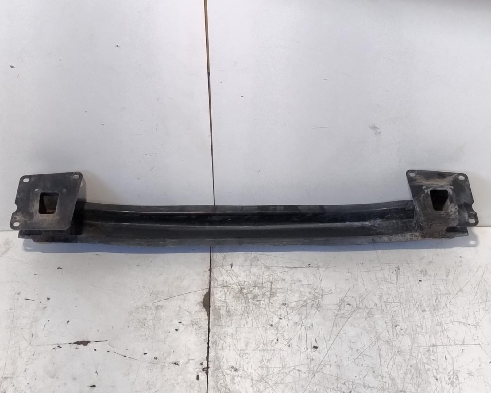 Traversa paraurti ant.