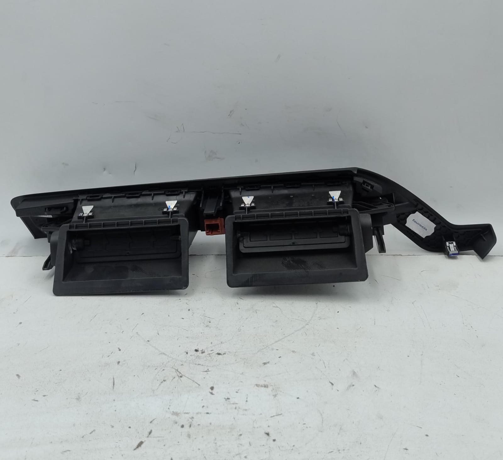 Bocchetta aria ant. console centr.