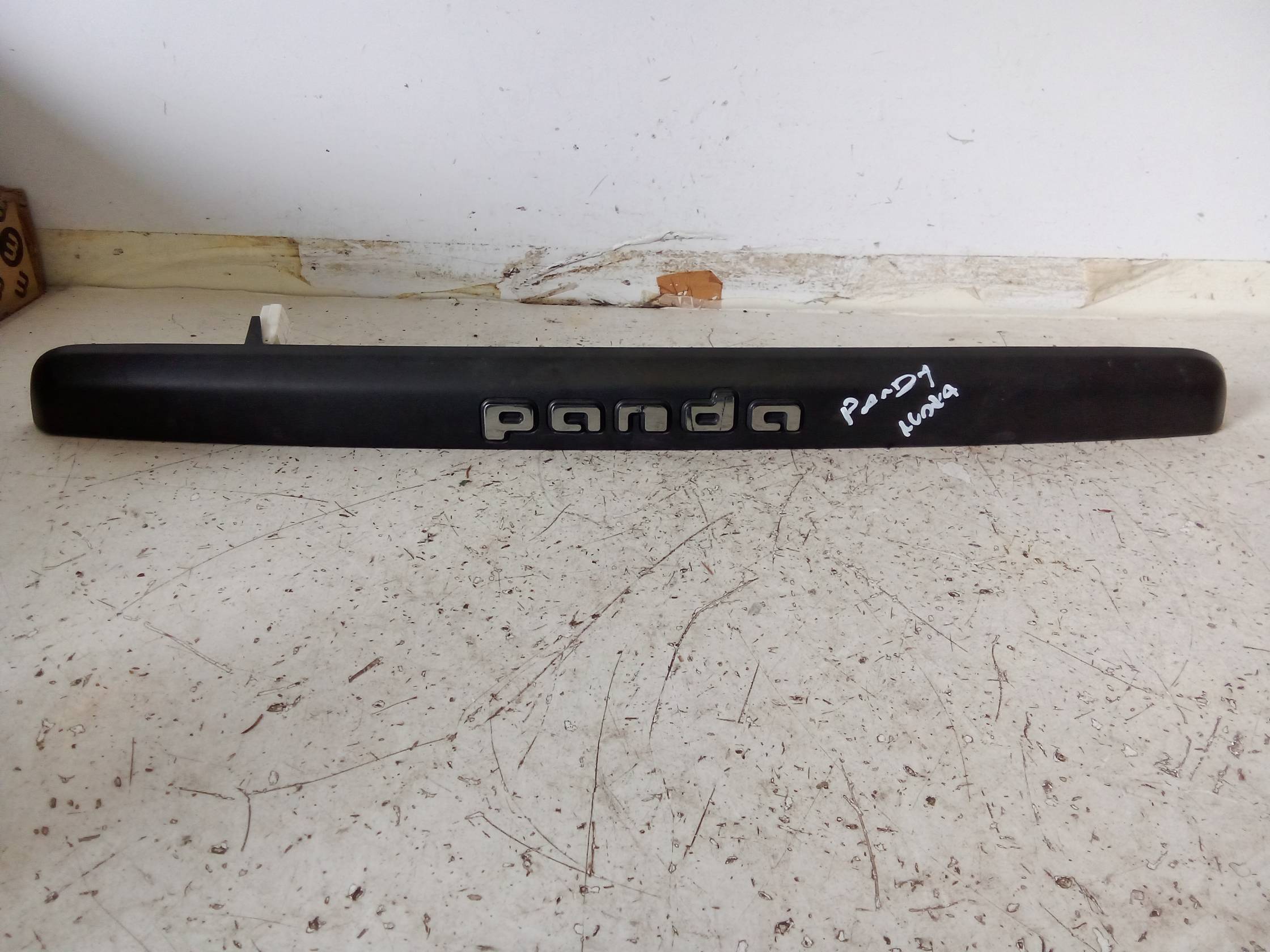 Maniglia portello post. Maniglia portello post.