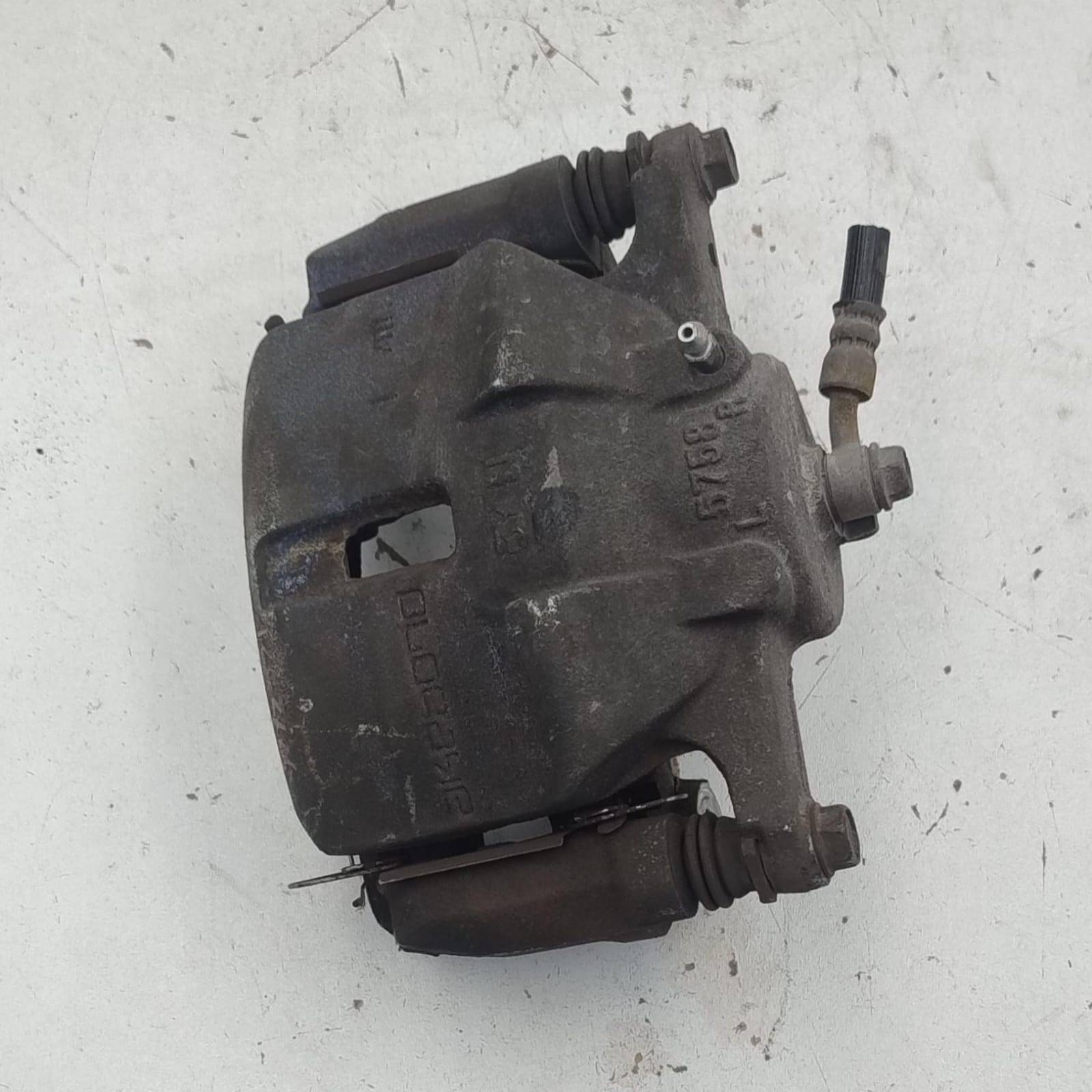 Pinza freno anteriore dx.